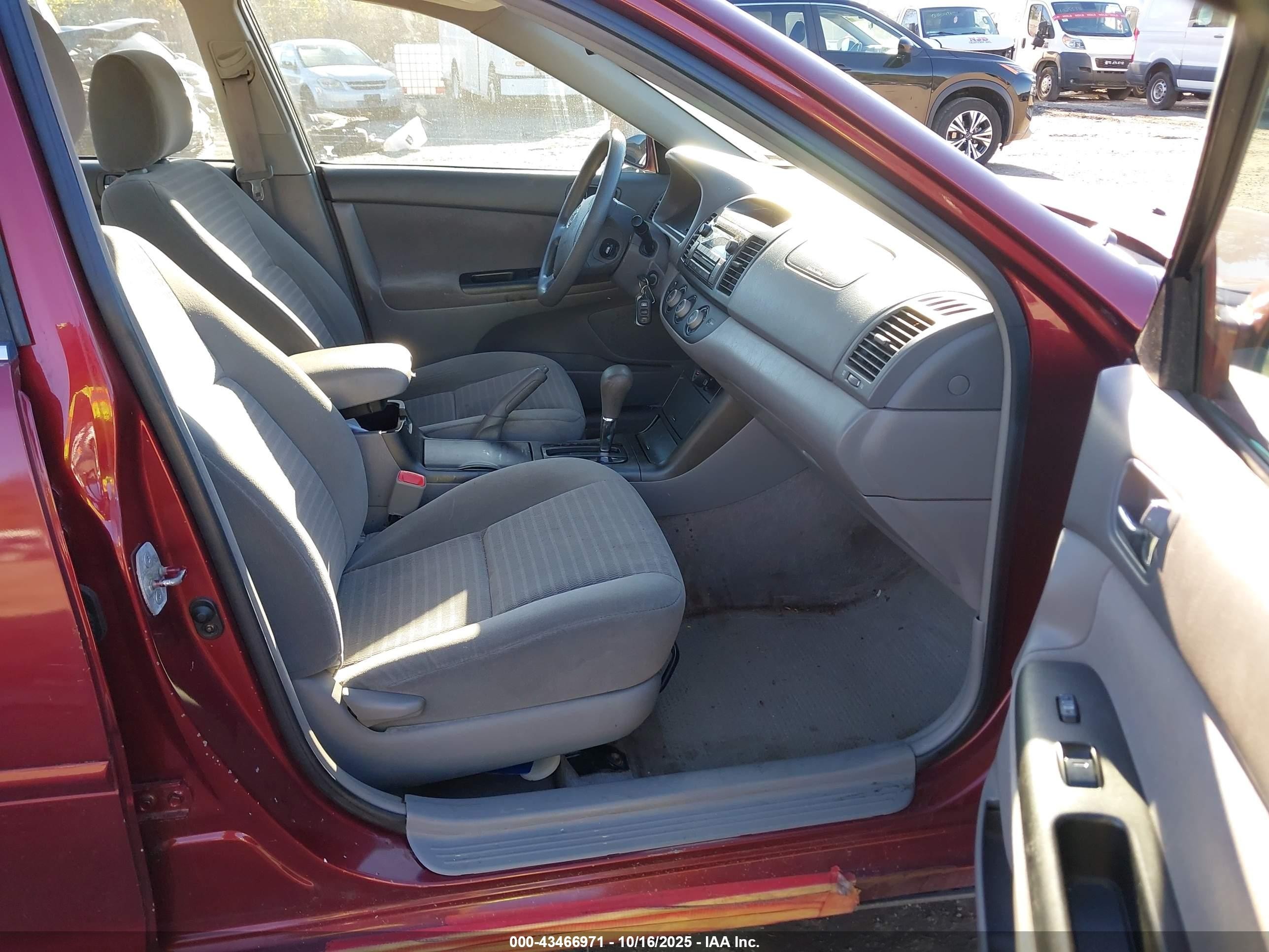 2005 Toyota Camry Le V6 Red vin: 4T1BF32K45U097660