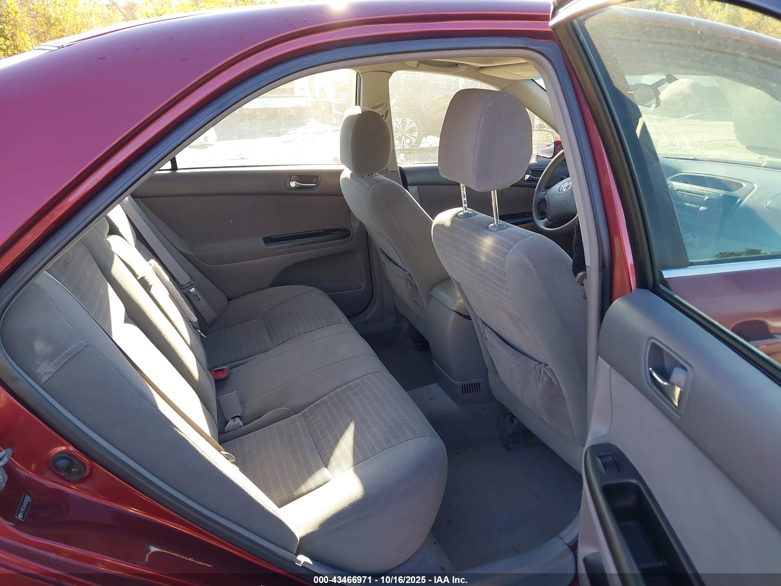 2005 Toyota Camry Le V6 Red vin: 4T1BF32K45U097660
