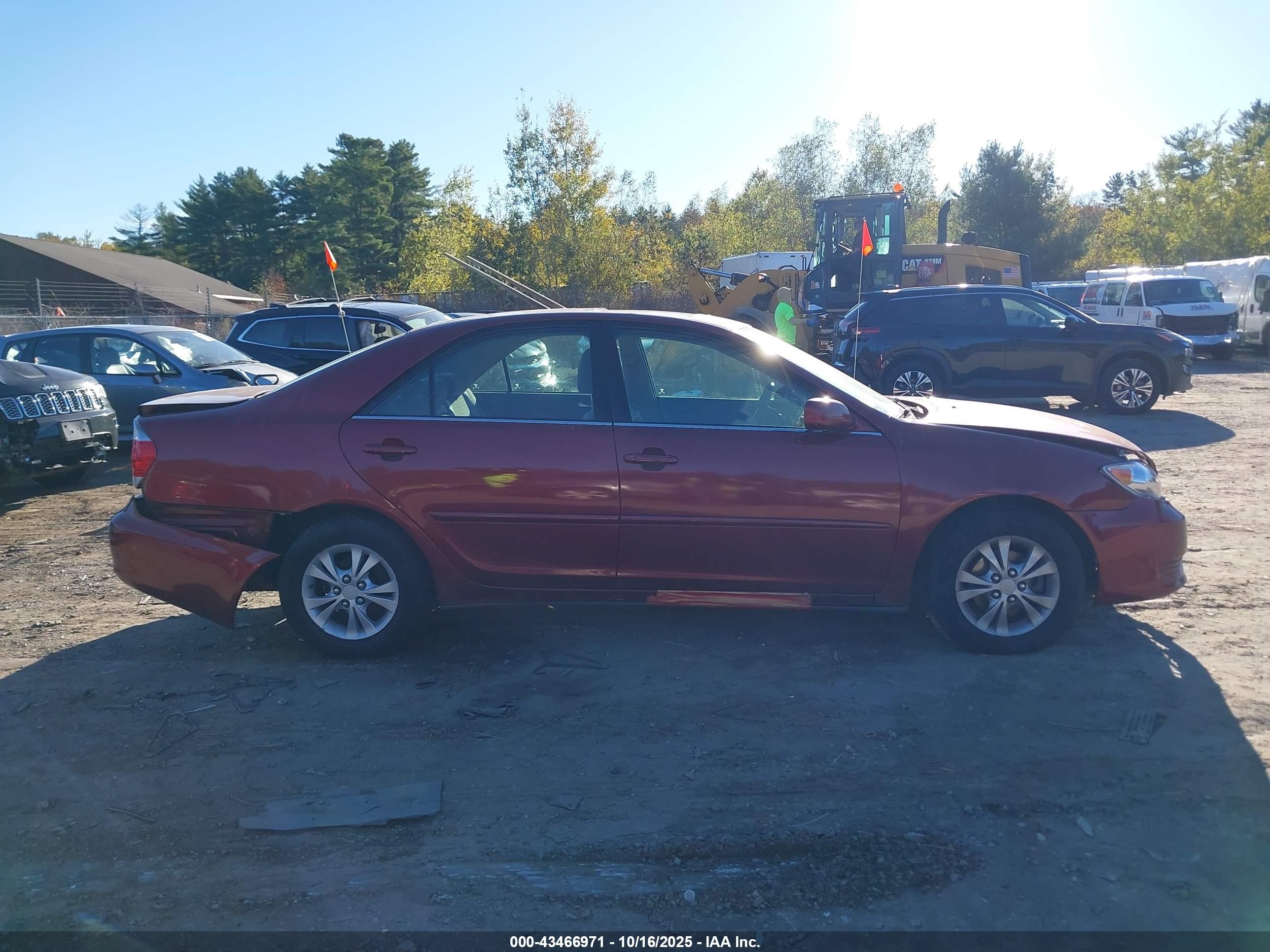 2005 Toyota Camry Le V6 Red vin: 4T1BF32K45U097660