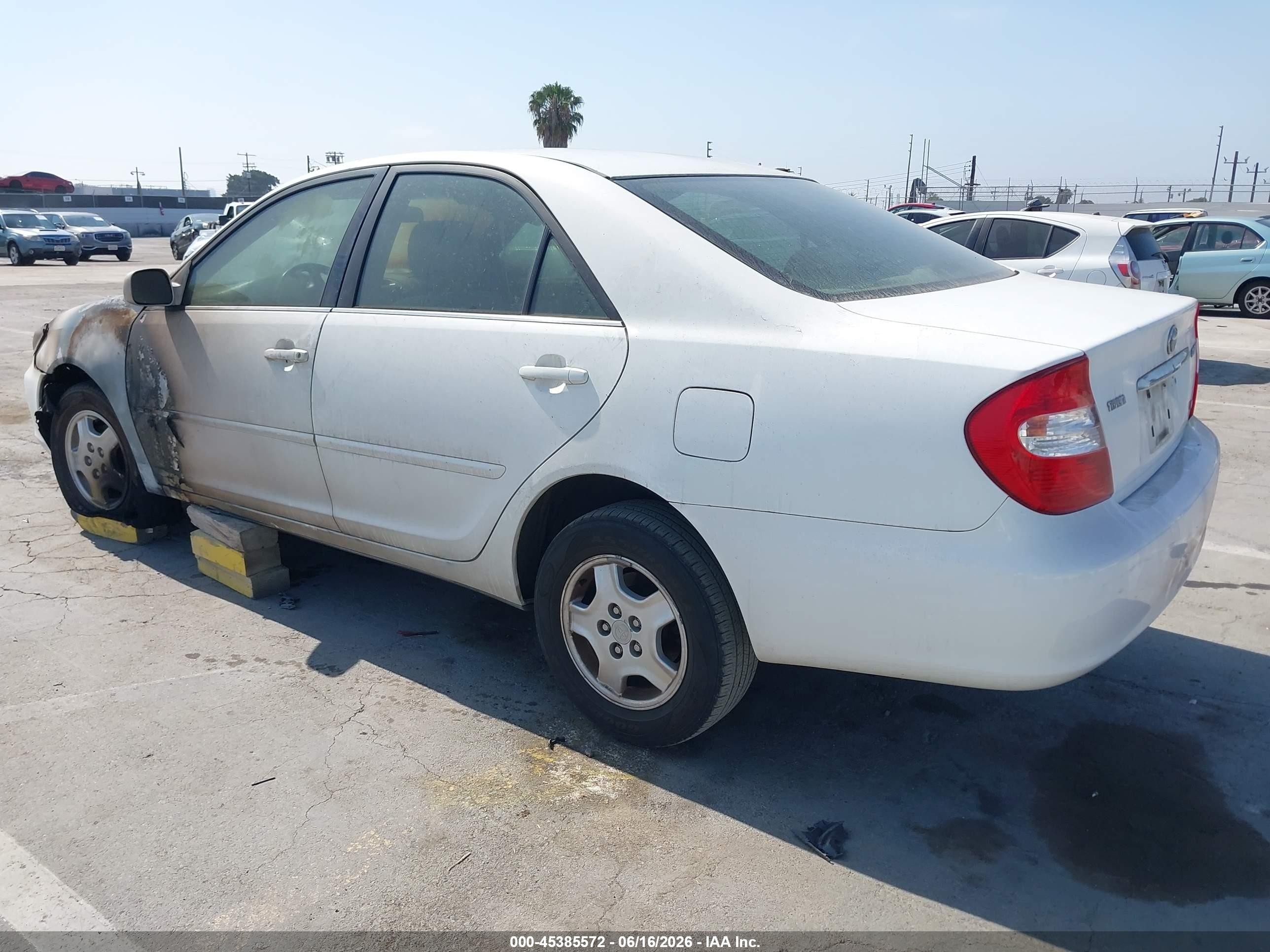 2002 Toyota Camry Le V6 White vin: 4T1BF32K52U030772