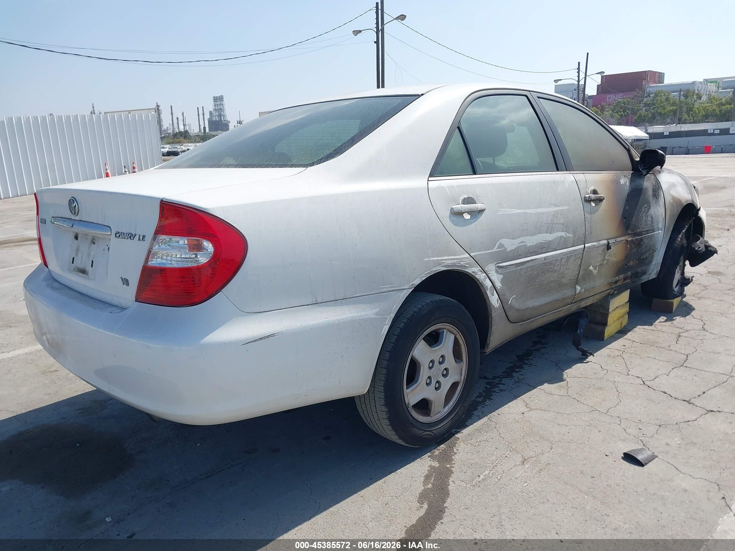 2002 Toyota Camry Le V6 White vin: 4T1BF32K52U030772