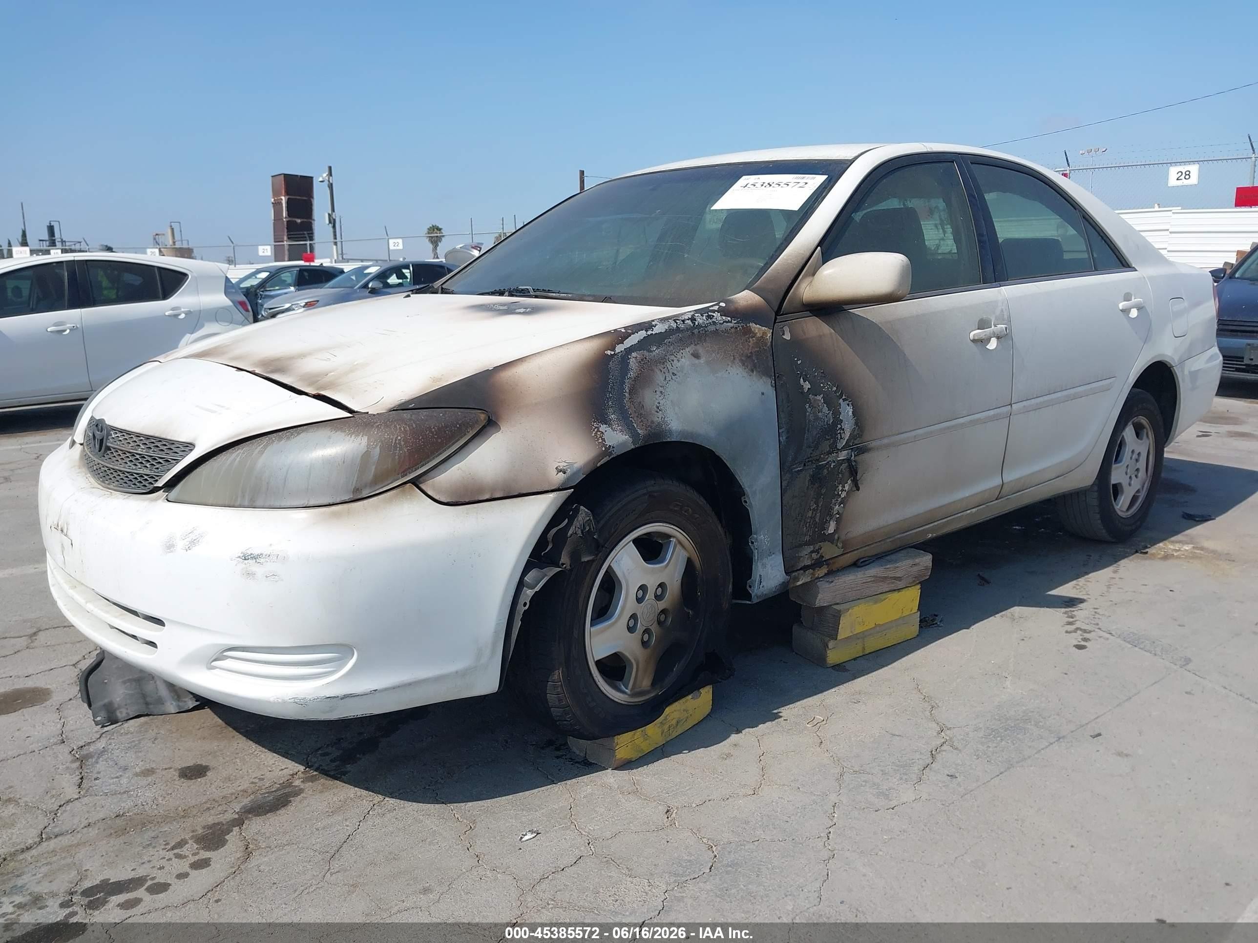 2002 Toyota Camry Le V6 White vin: 4T1BF32K52U030772