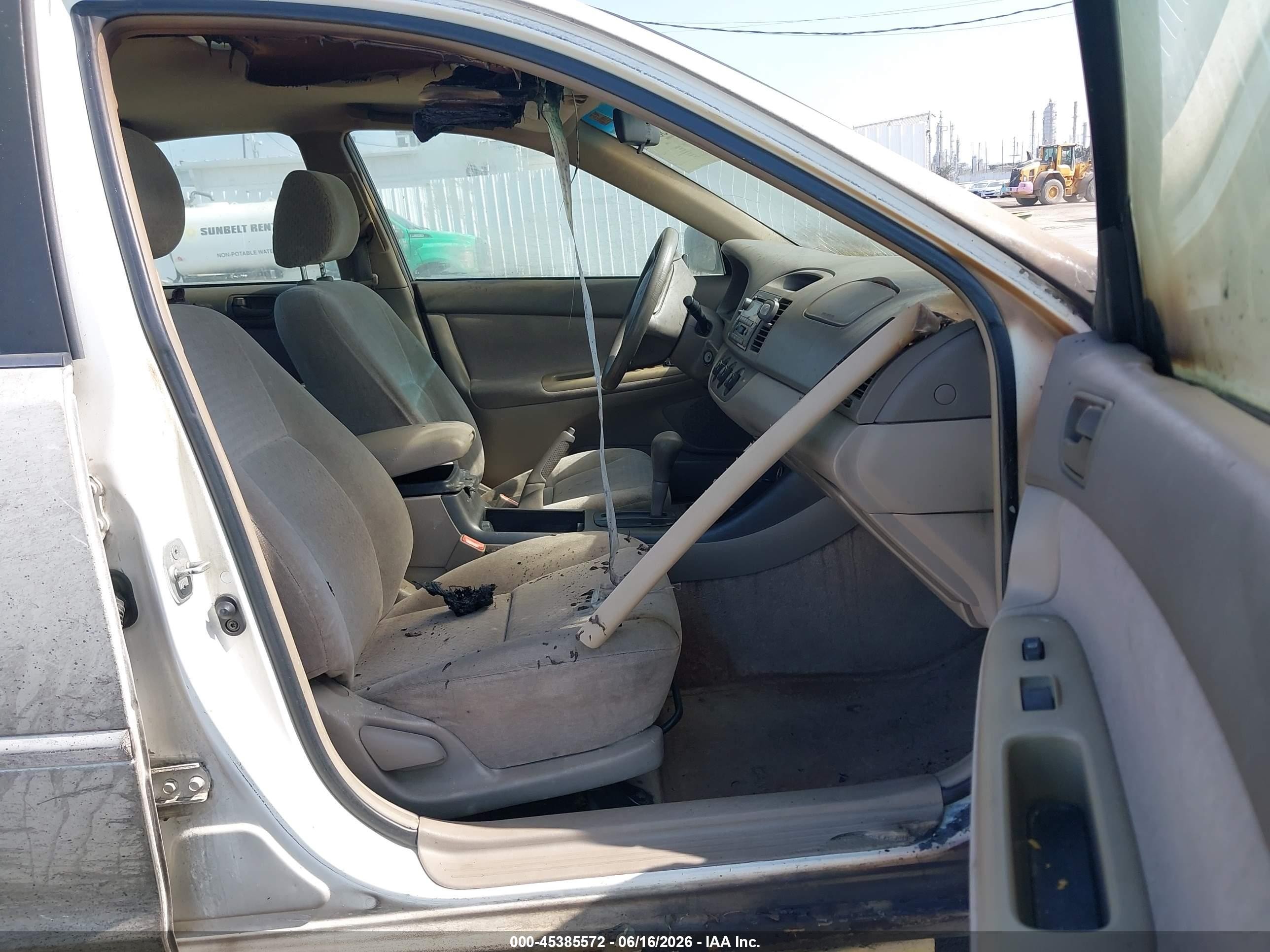 2002 Toyota Camry Le V6 White vin: 4T1BF32K52U030772