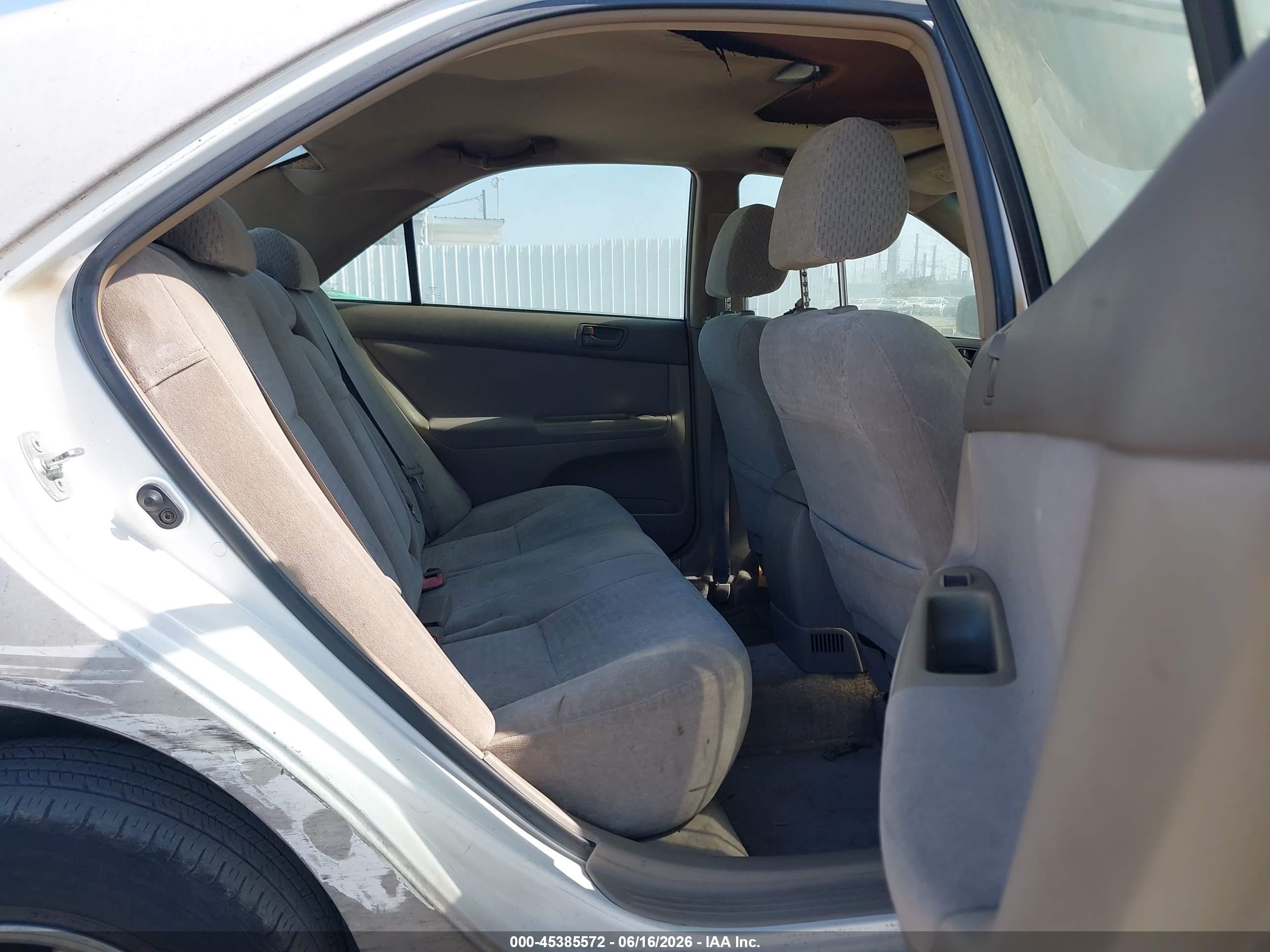 2002 Toyota Camry Le V6 White vin: 4T1BF32K52U030772