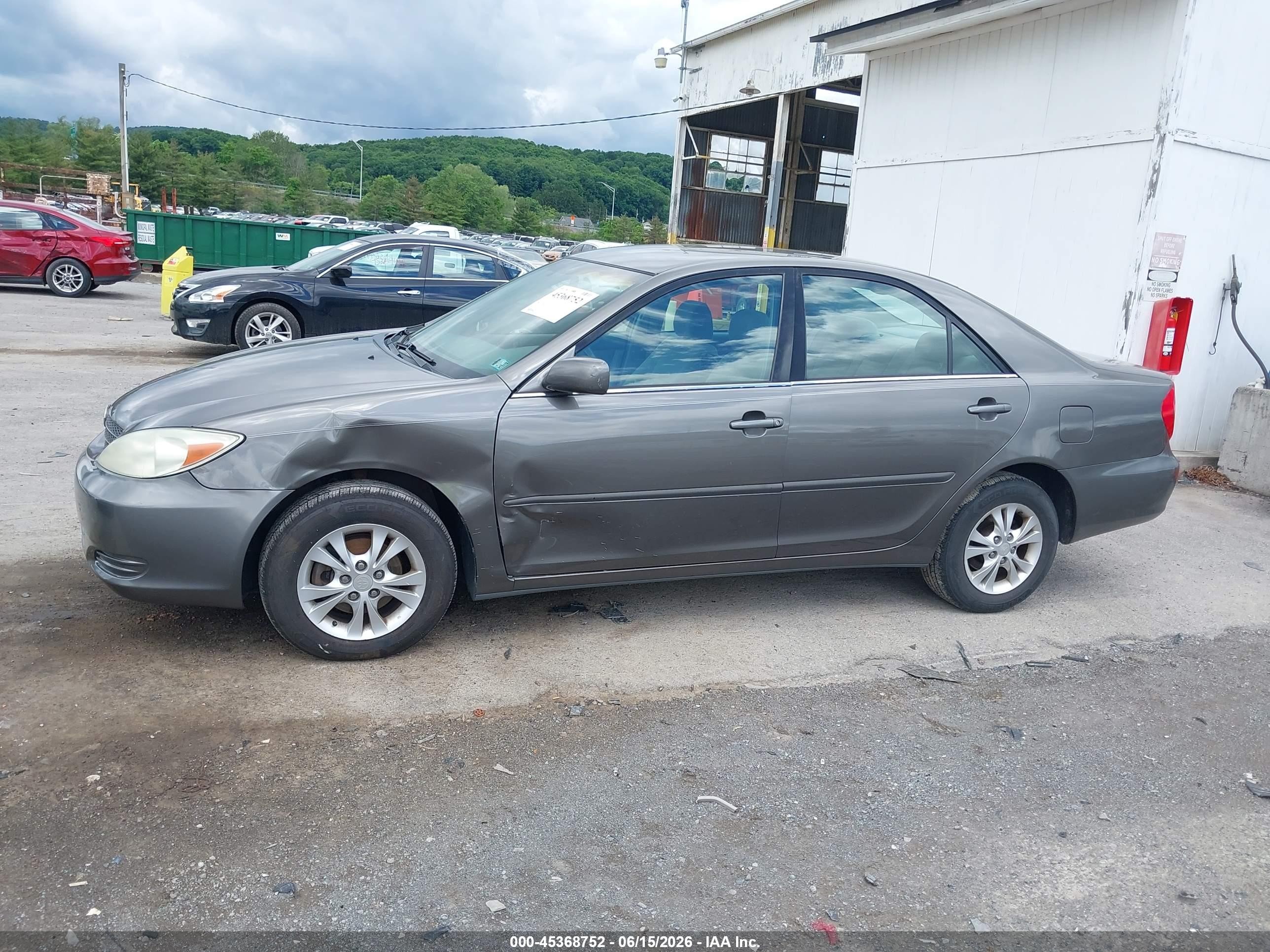 2004 Toyota Camry Le V6 Gray vin: 4T1BF32K54U582582