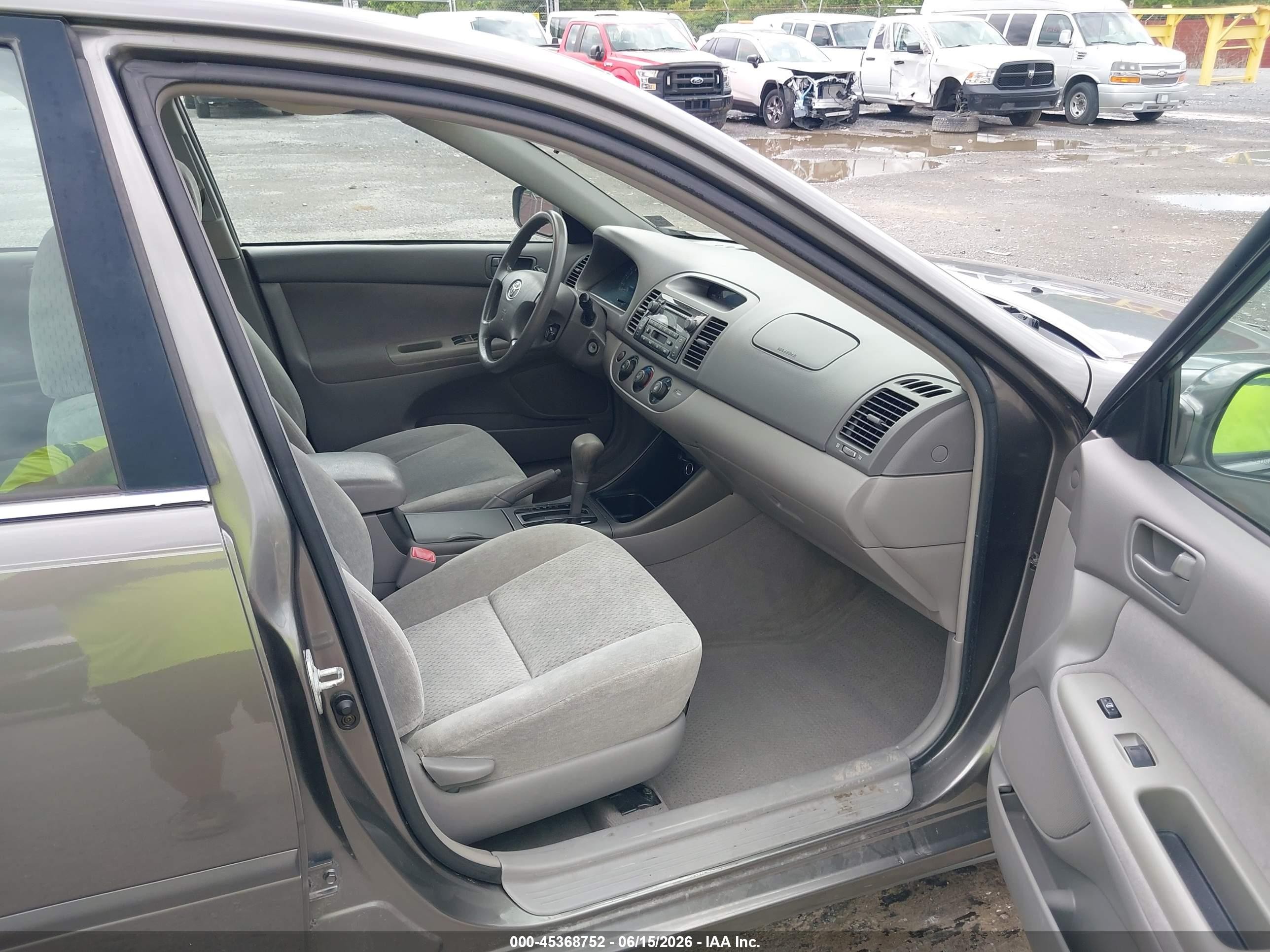 2004 Toyota Camry Le V6 Gray vin: 4T1BF32K54U582582