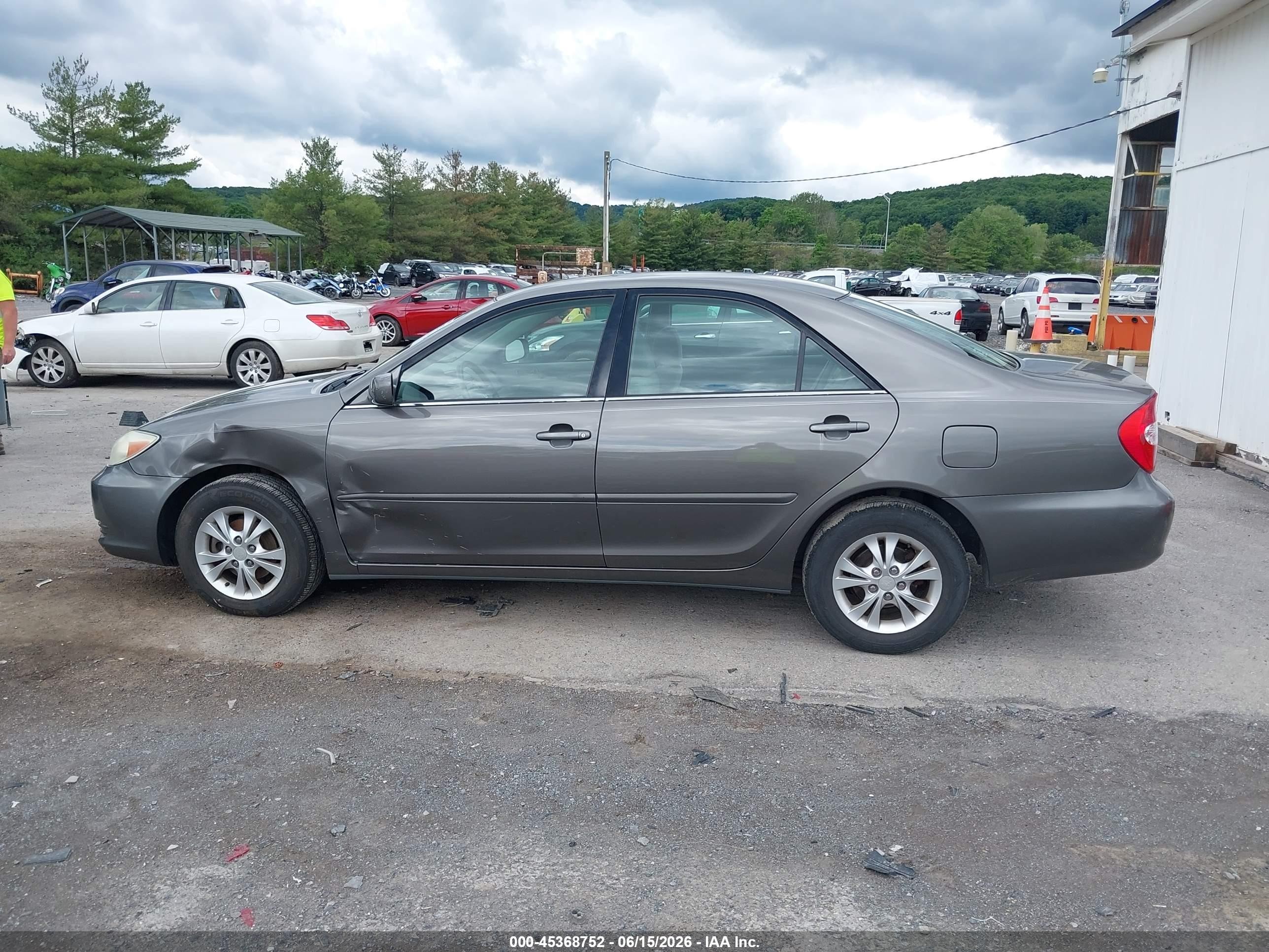 2004 Toyota Camry Le V6 Gray vin: 4T1BF32K54U582582