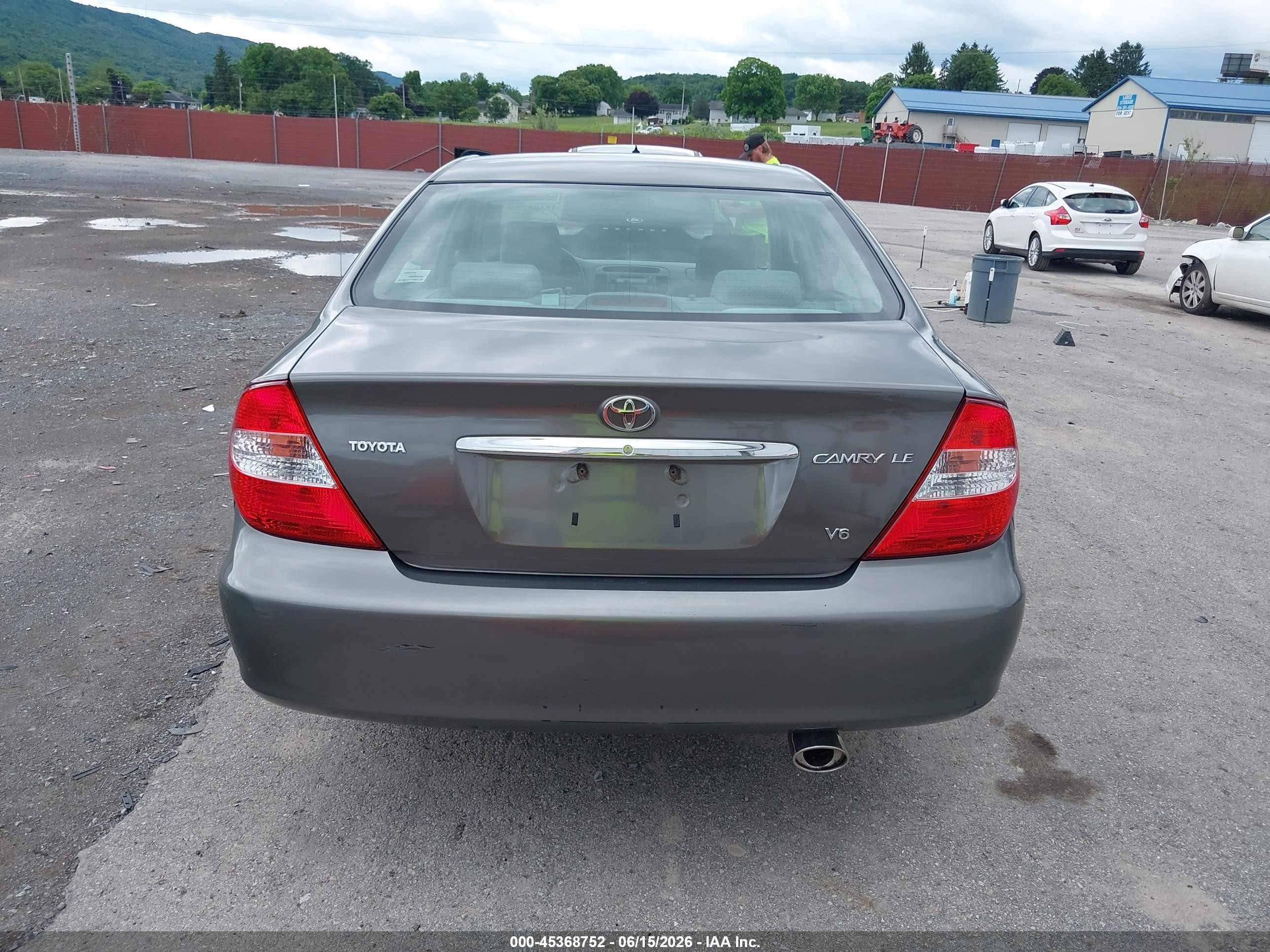2004 Toyota Camry Le V6 Gray vin: 4T1BF32K54U582582