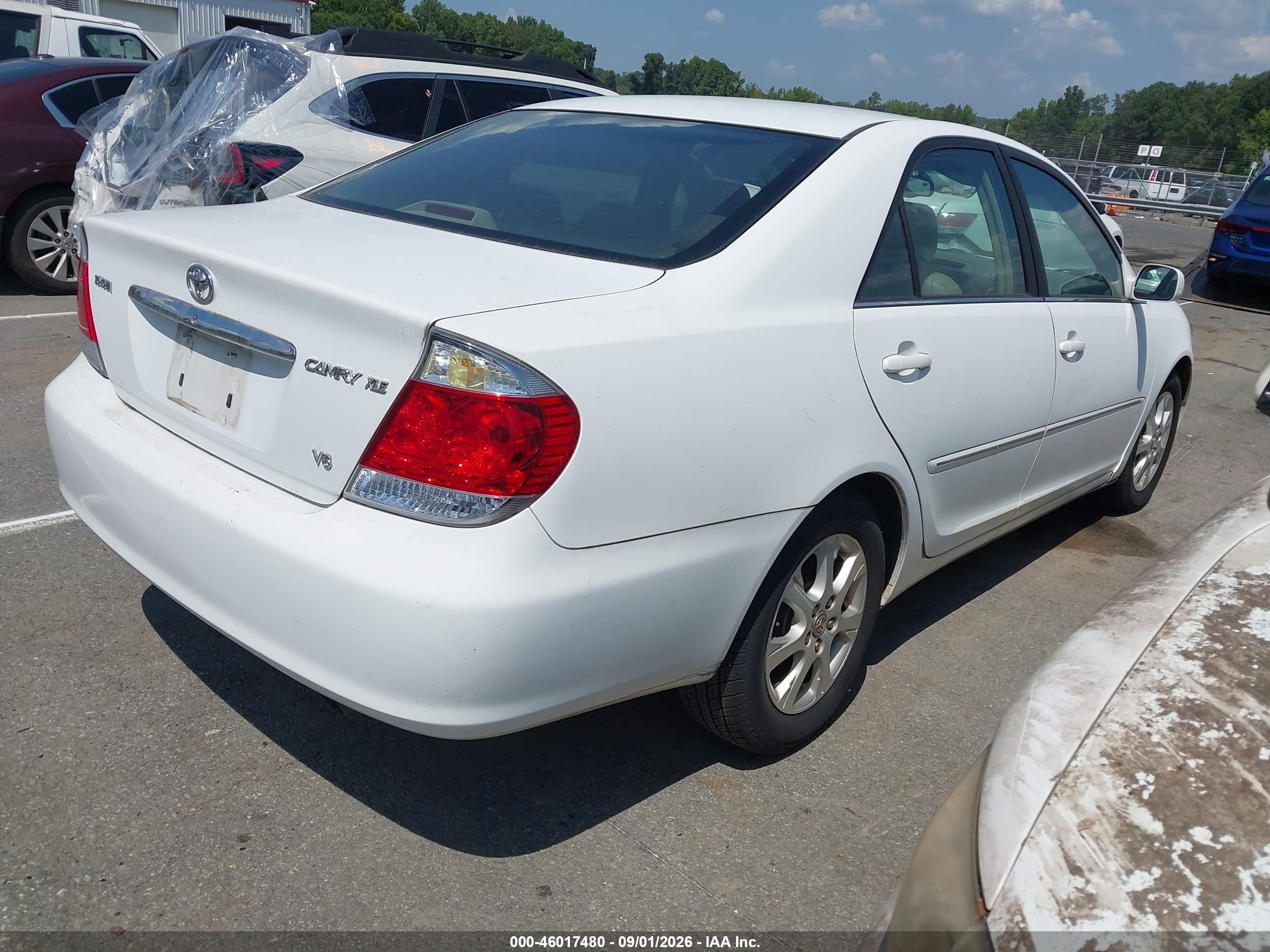 2005 Toyota Camry Xle V6 White vin: 4T1BF32K55U620524