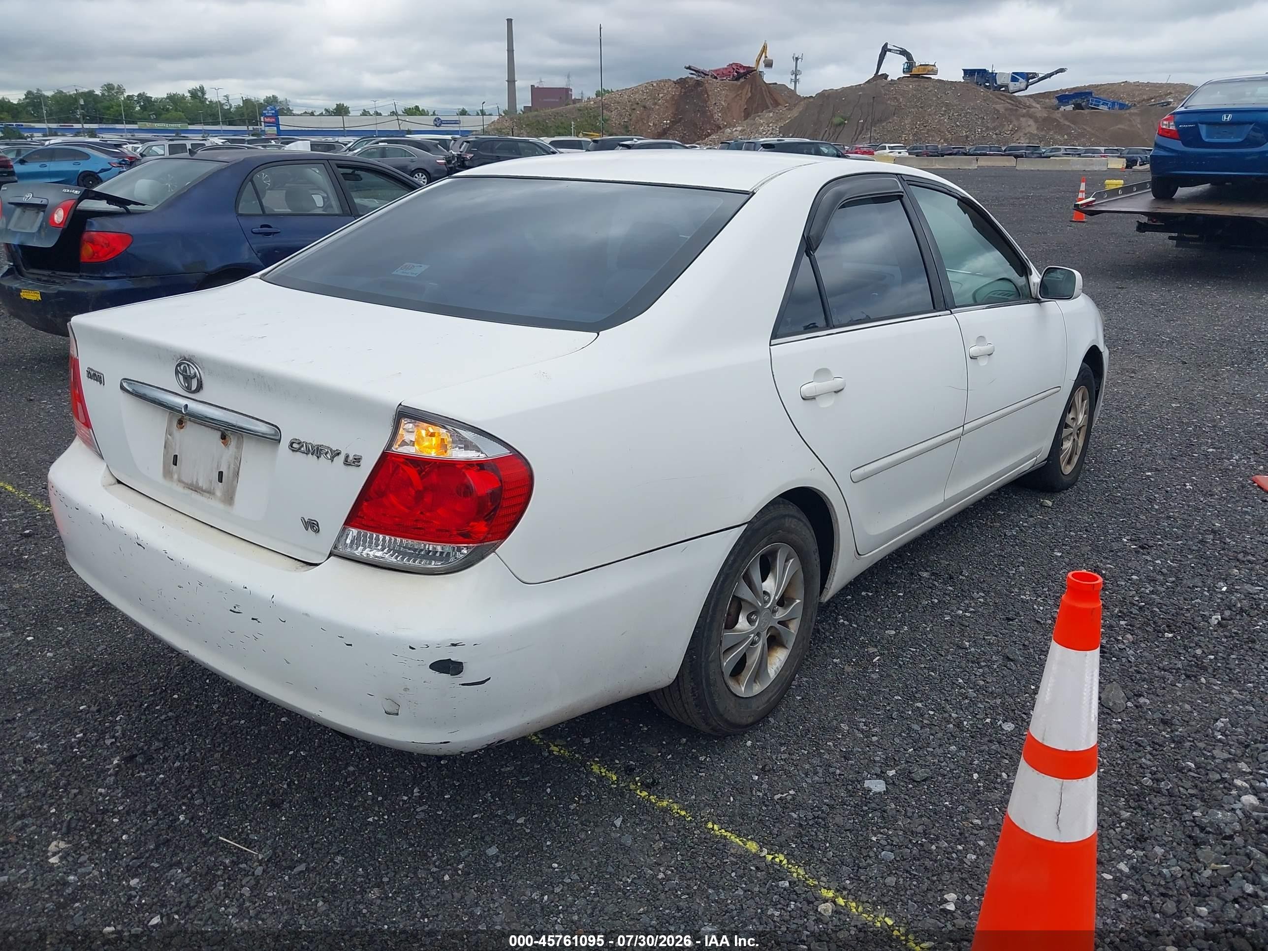 2005 Toyota Camry Le/xle/se Белый vin: 4T1BF32K65U087129