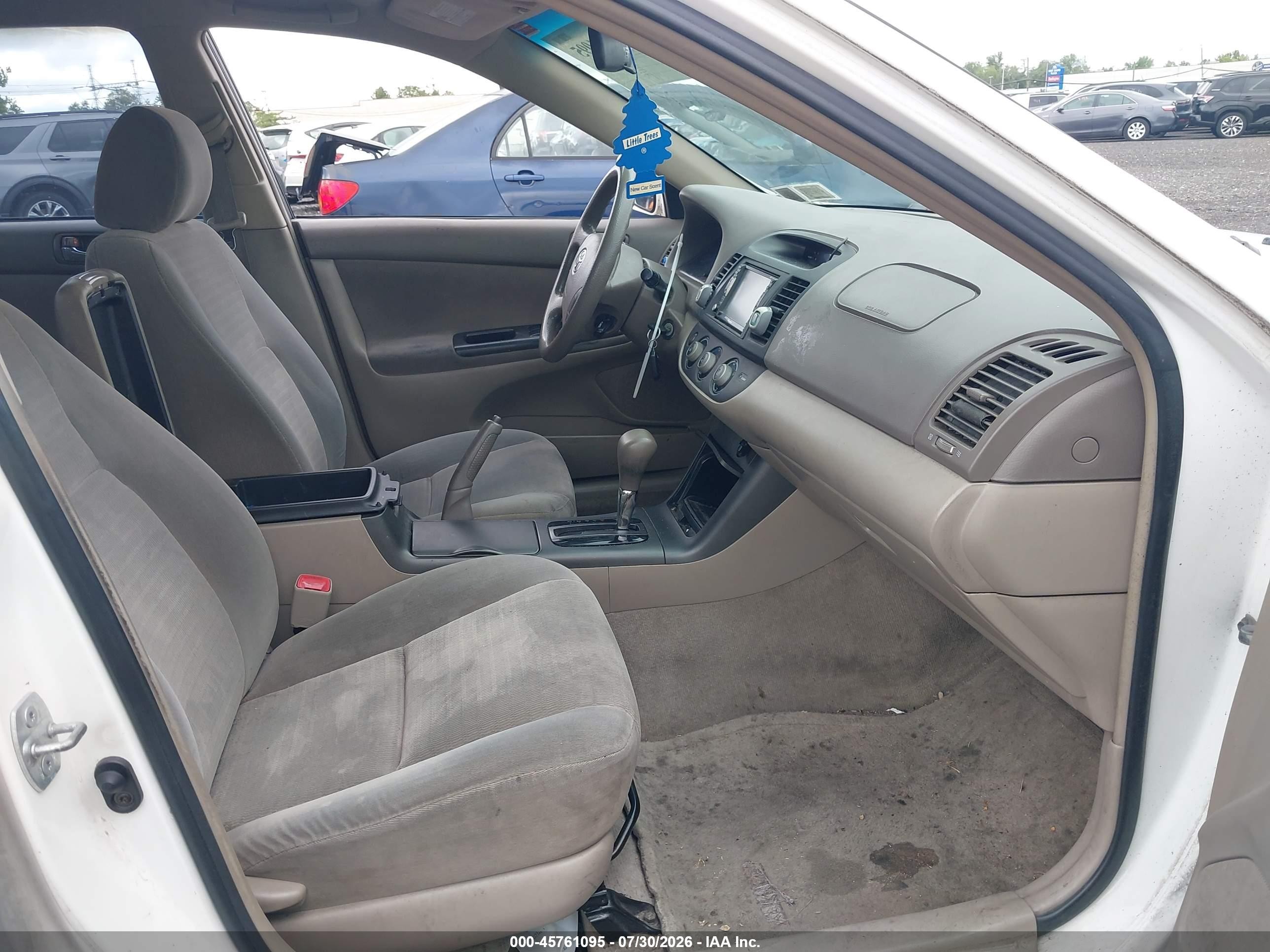 2005 Toyota Camry Le/xle/se Белый vin: 4T1BF32K65U087129