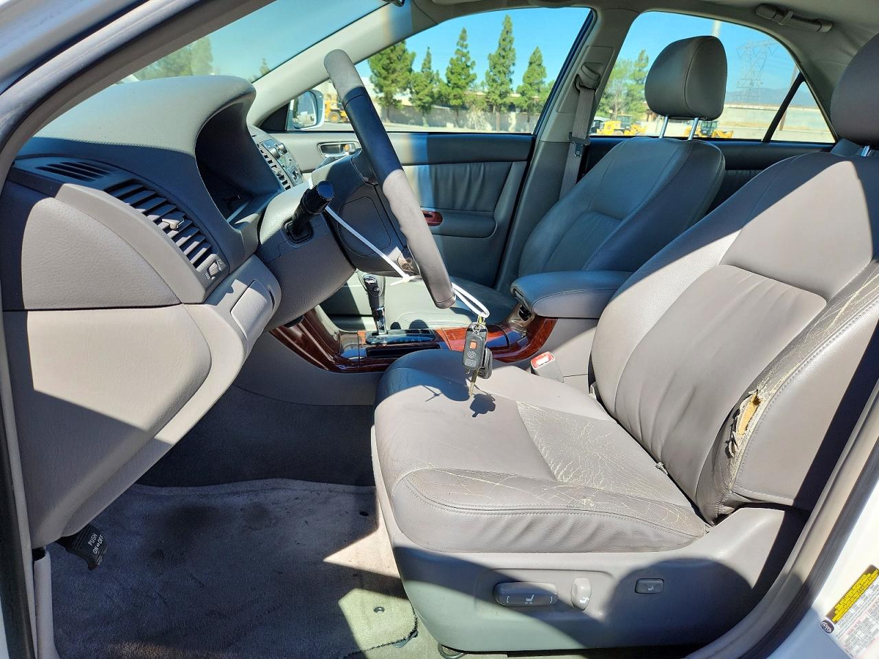 2005 Toyota Camry Xle V6 White vin: 4T1BF32K65U612660