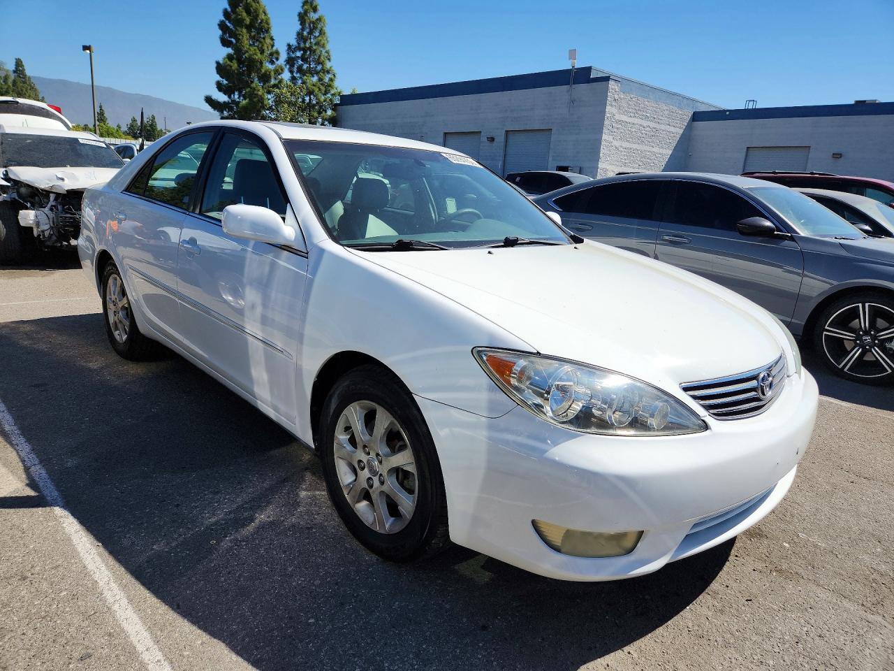 2005 Toyota Camry Xle V6 White vin: 4T1BF32K65U612660