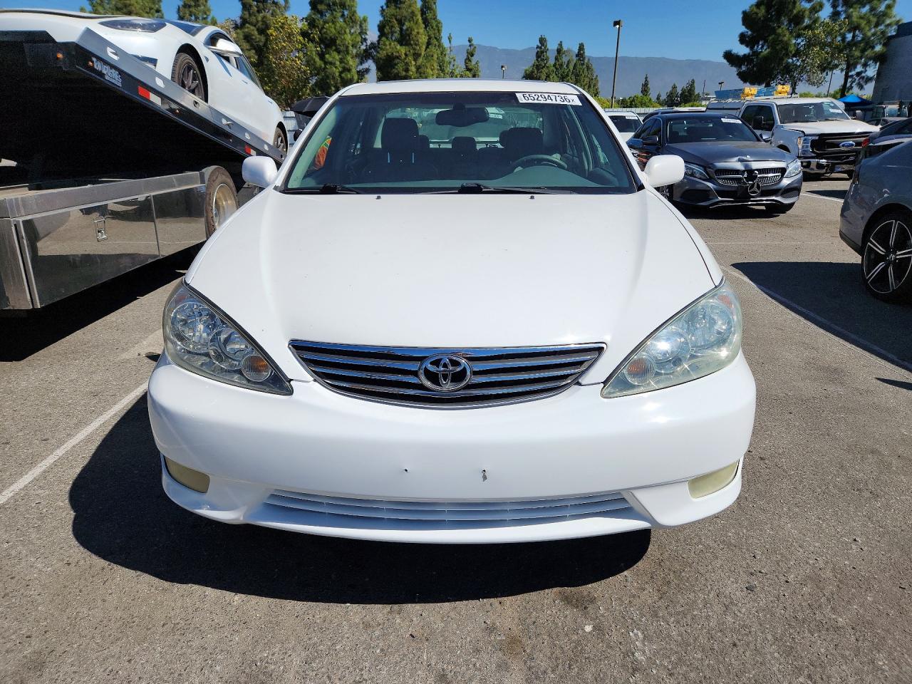 2005 Toyota Camry Xle V6 White vin: 4T1BF32K65U612660