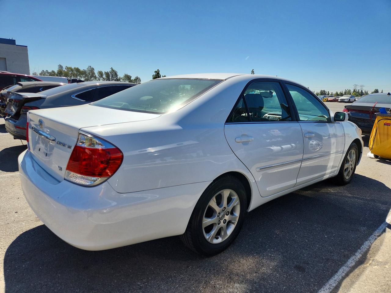 2005 Toyota Camry Xle V6 White vin: 4T1BF32K65U612660