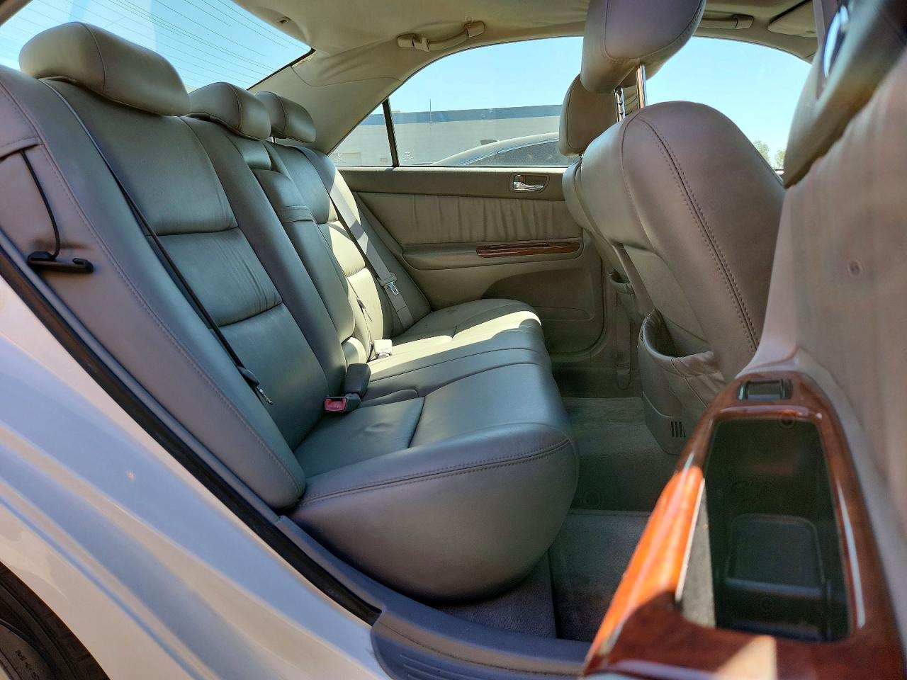 2005 Toyota Camry Xle V6 White vin: 4T1BF32K65U612660