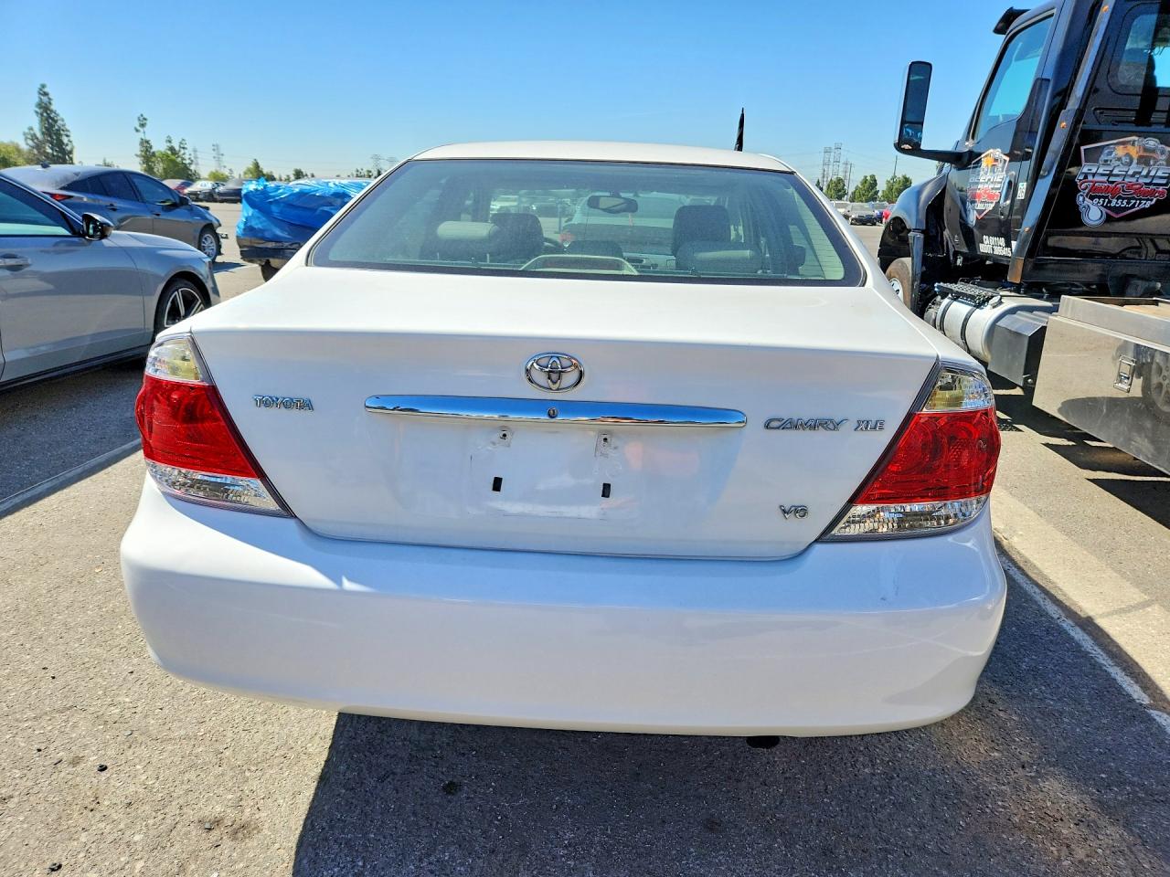 2005 Toyota Camry Xle V6 White vin: 4T1BF32K65U612660