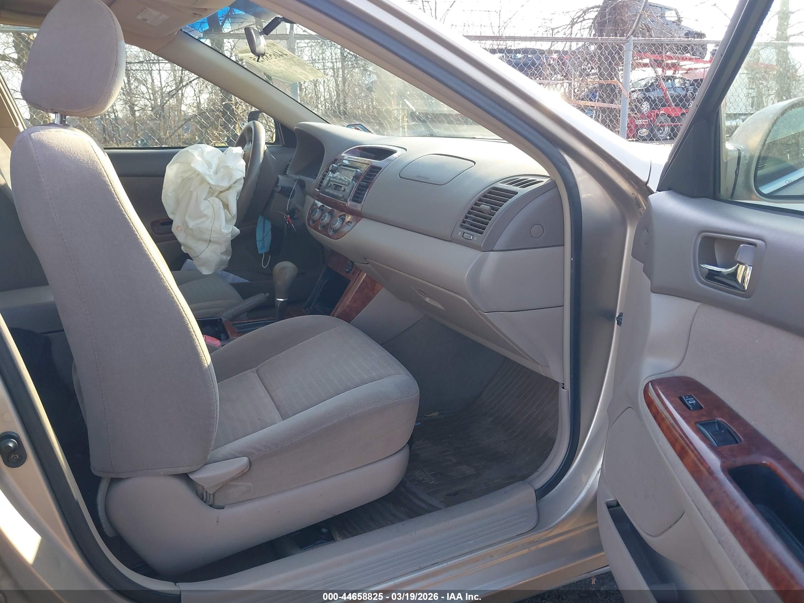 2005 Toyota Camry Le V6 Cream vin: 4T1BF32K65U613369