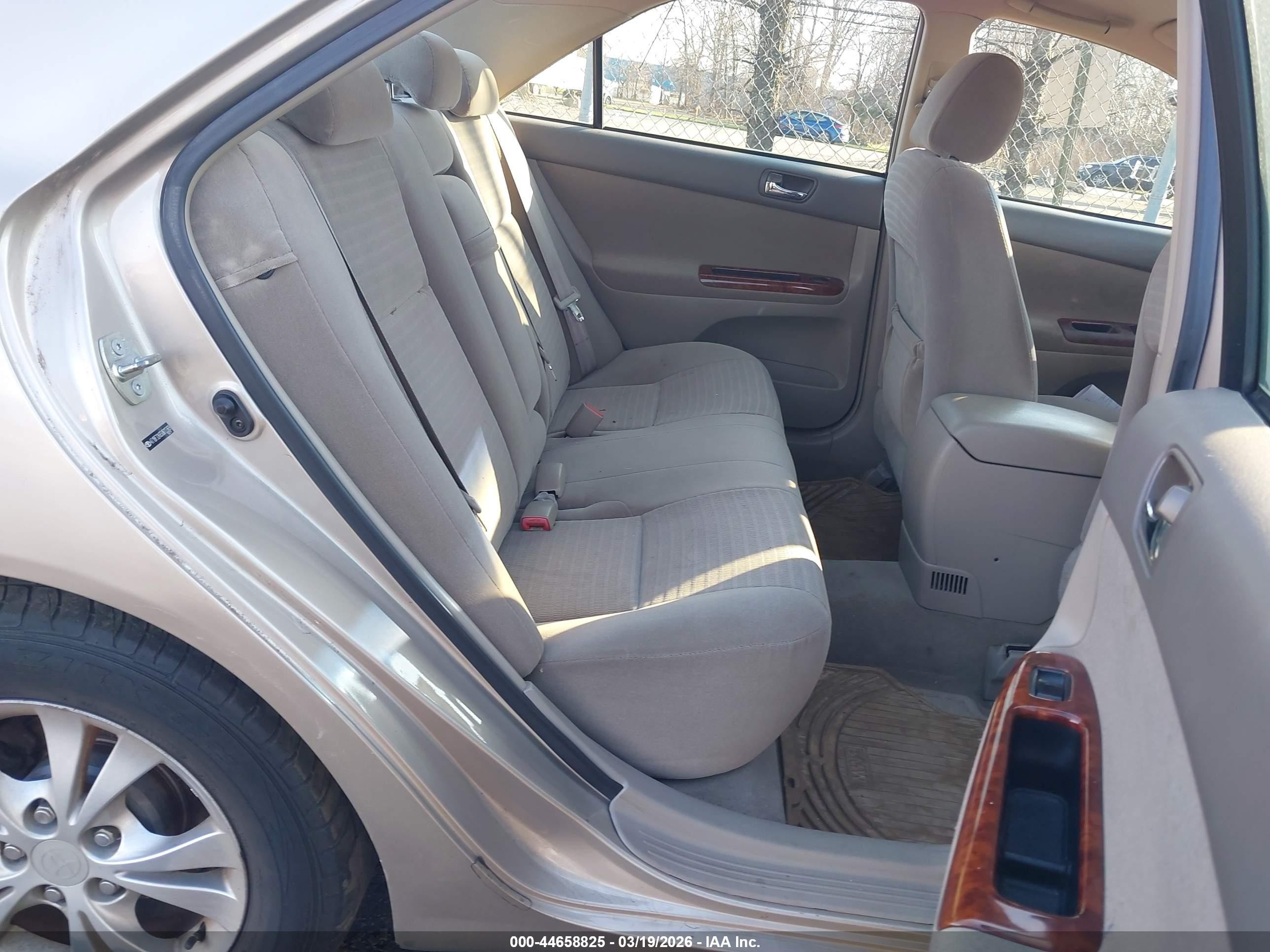 2005 Toyota Camry Le V6 Cream vin: 4T1BF32K65U613369