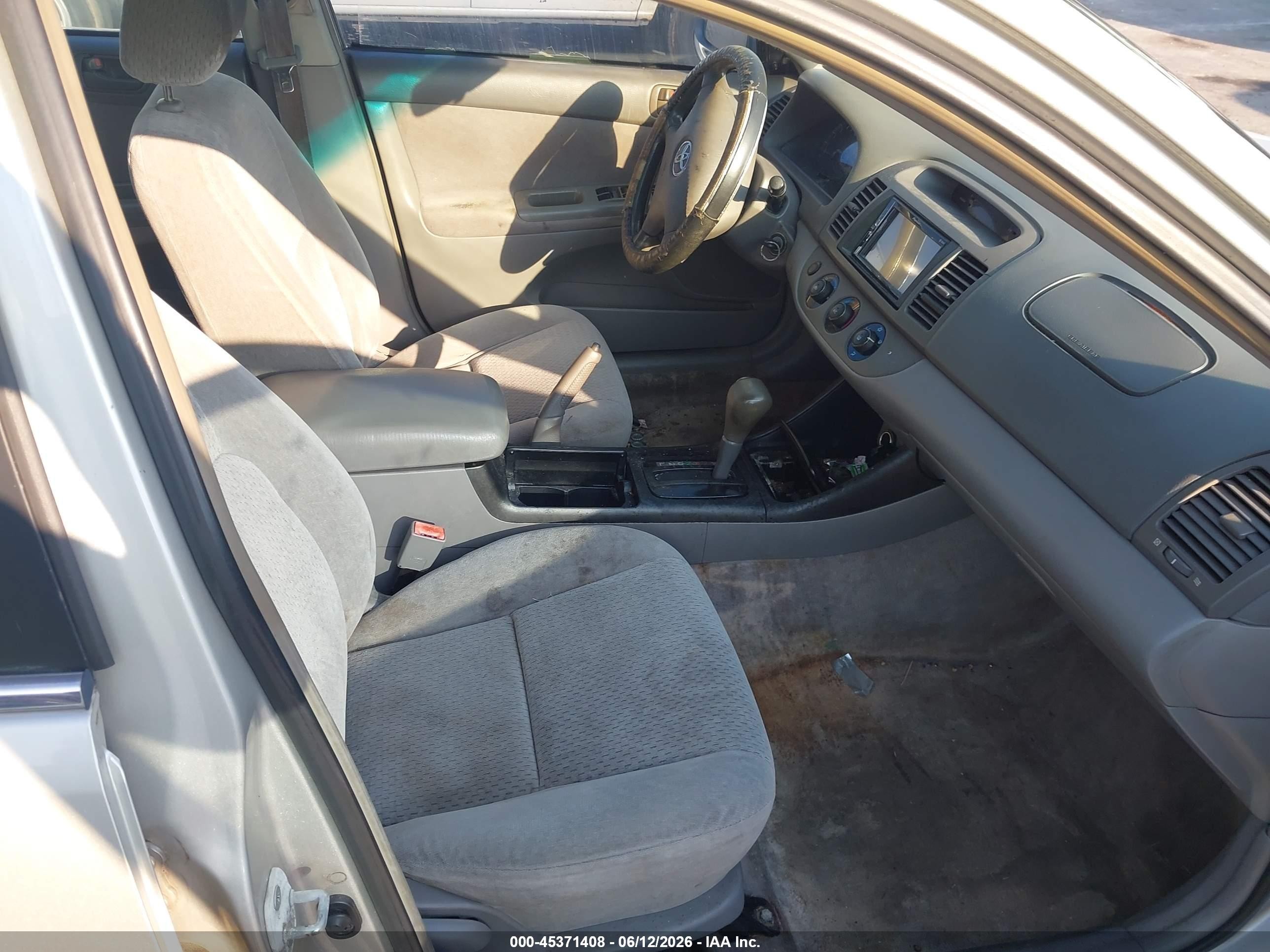 2002 Toyota Camry Le Silver vin: 4T1BF32K72U509159