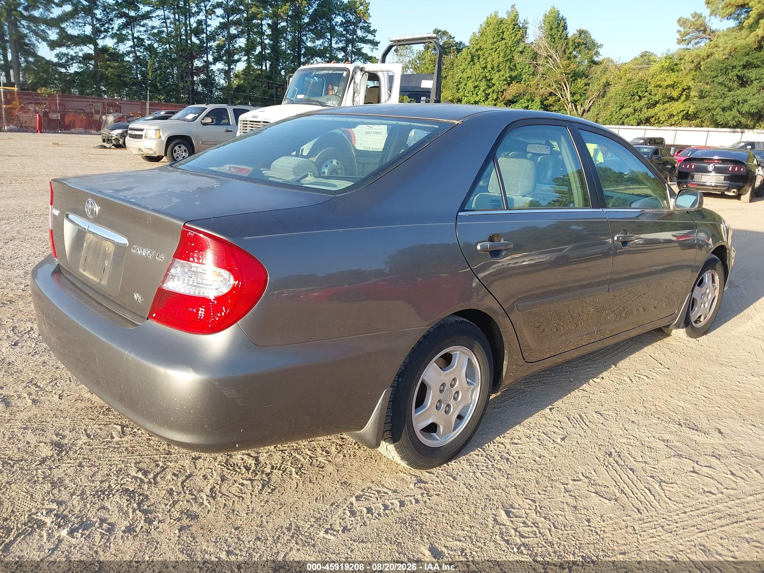 2002 Toyota Camry Le Gray vin: 4T1BF32K72U517245
