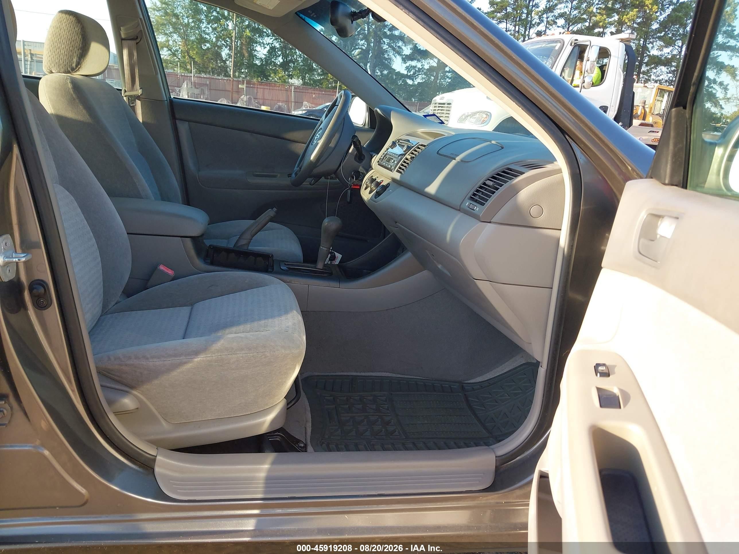 2002 Toyota Camry Le Gray vin: 4T1BF32K72U517245