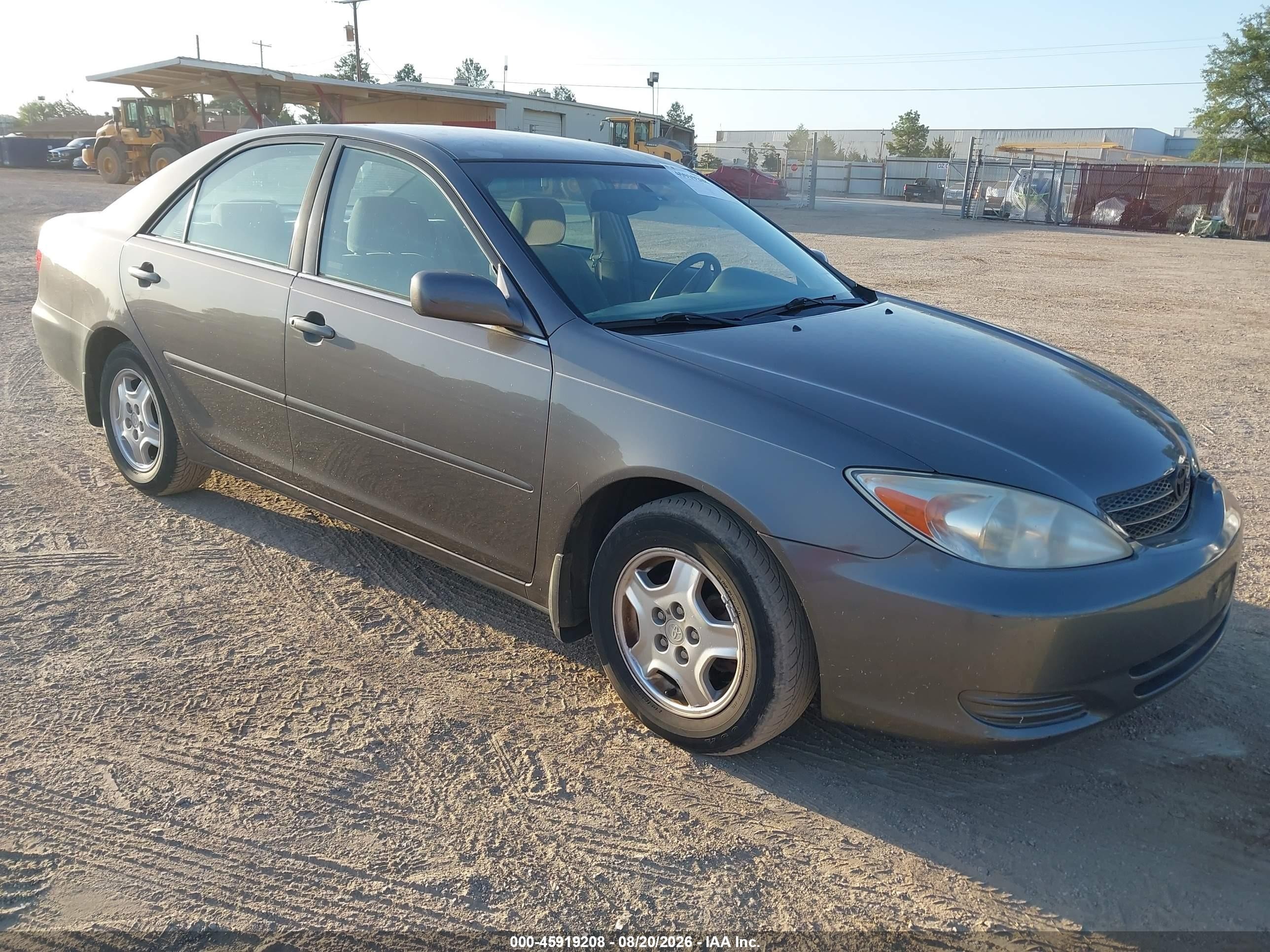 2002 Toyota Camry Le Gray vin: 4T1BF32K72U517245