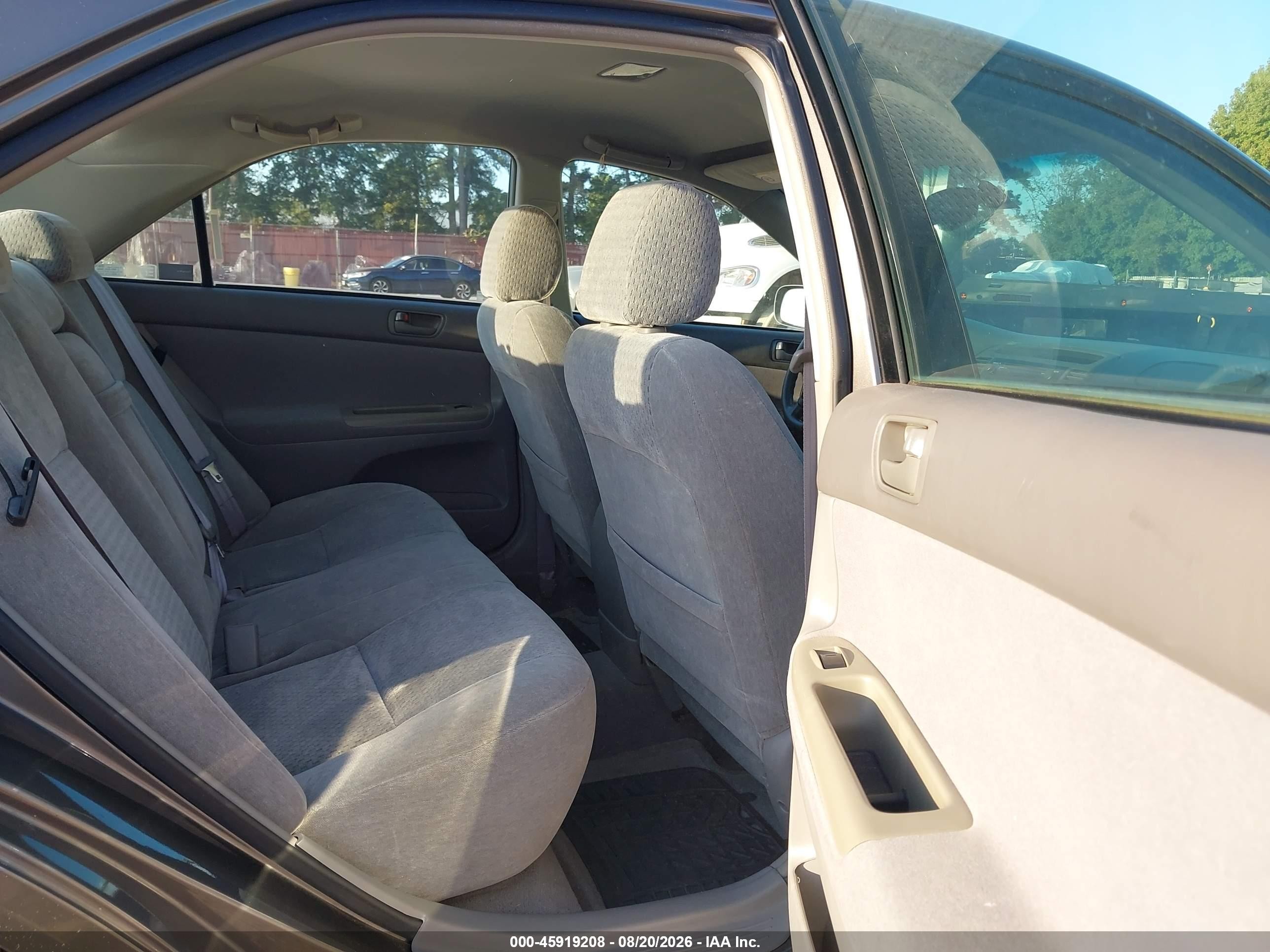 2002 Toyota Camry Le Gray vin: 4T1BF32K72U517245