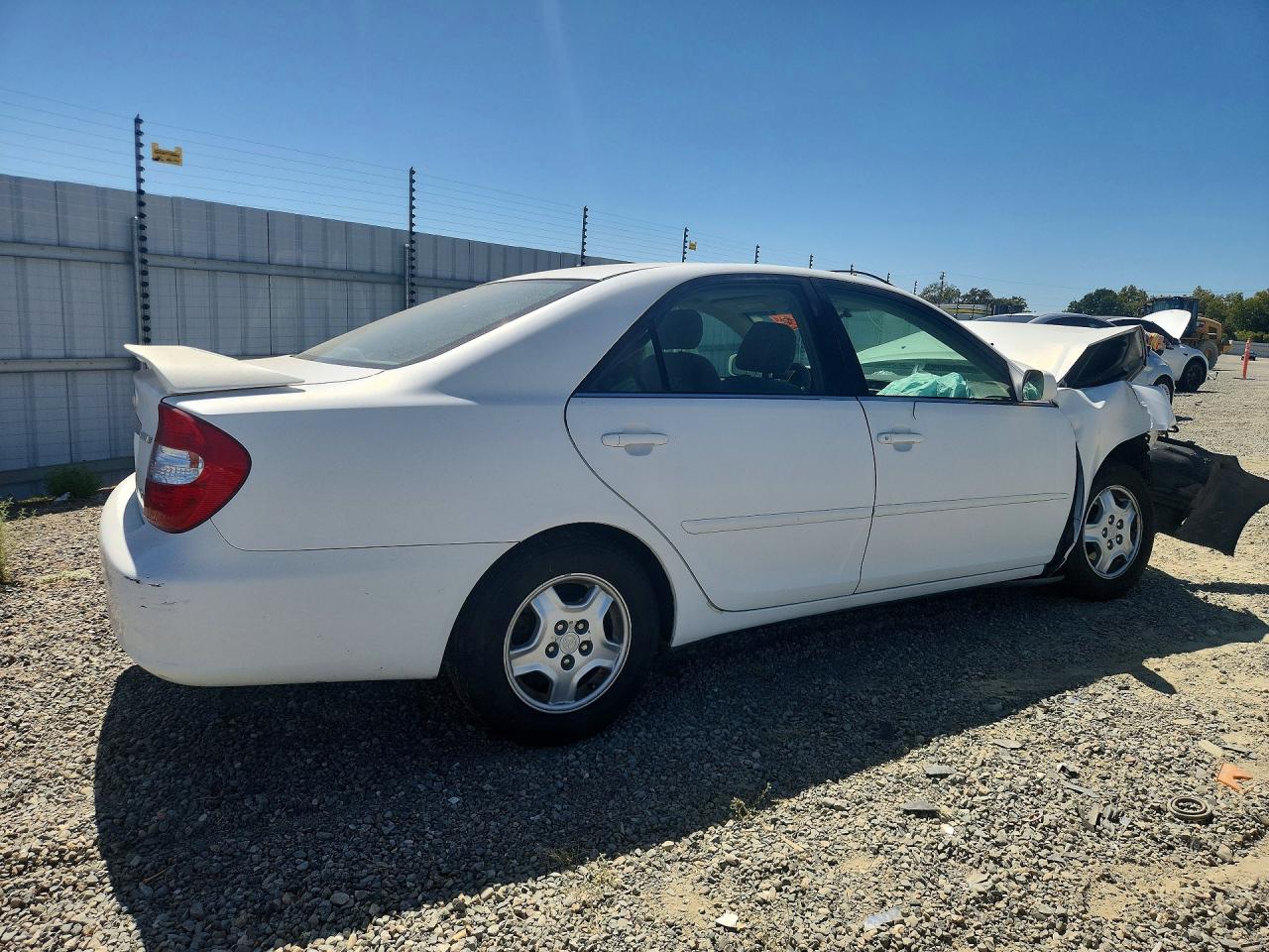 2003 Toyota Camry Le V6 White vin: 4T1BF32K73U043623