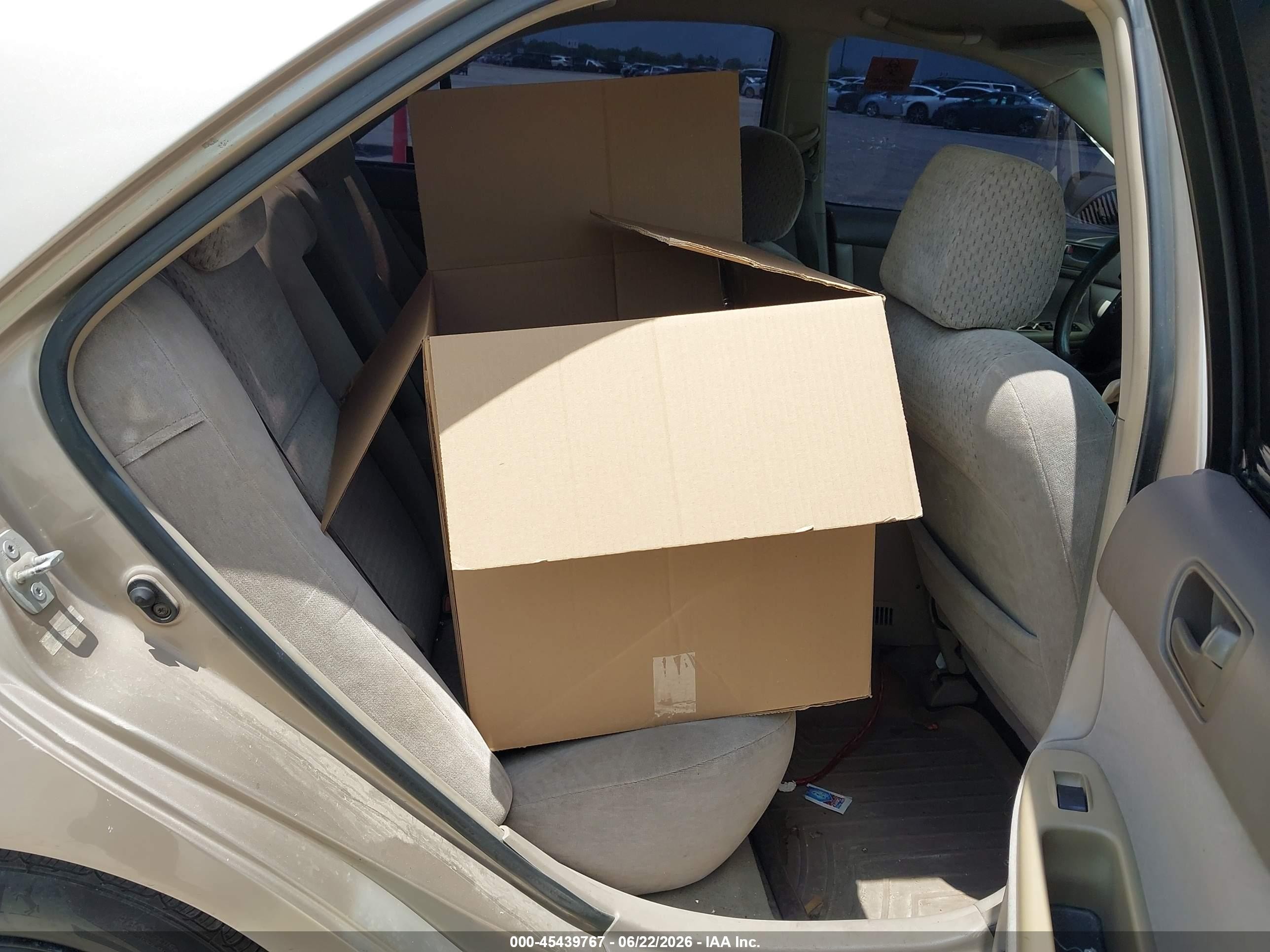 2003 Toyota Camry Le V6 Beige vin: 4T1BF32K73U556662