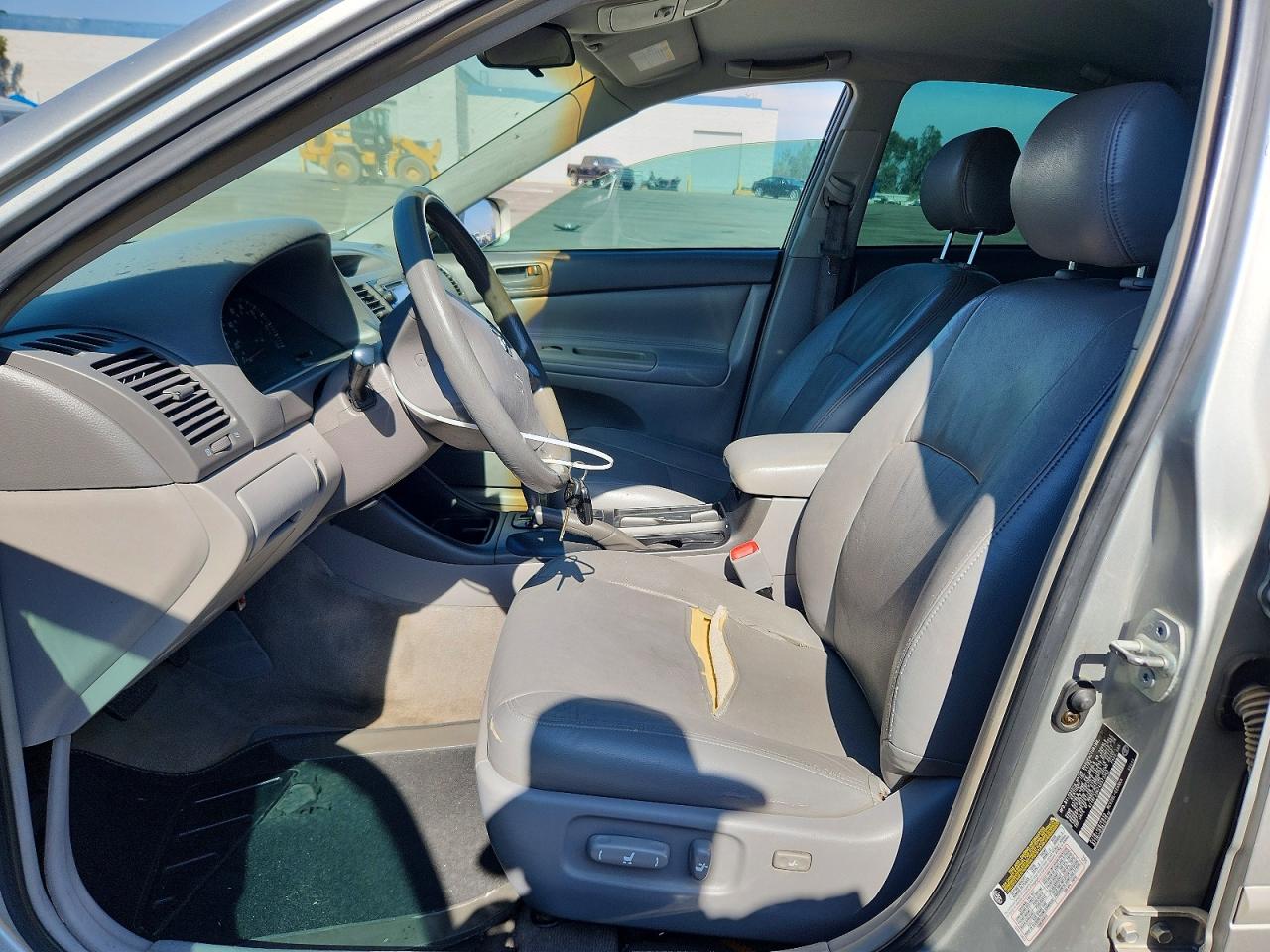 2004 Toyota Camry Le V6 Серебряный vin: 4T1BF32K74U573382