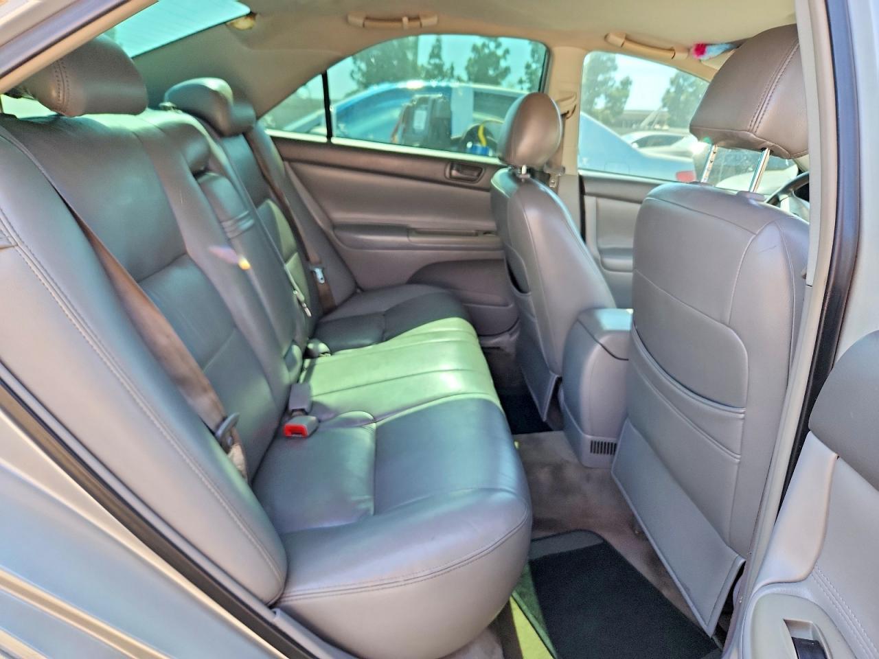 2004 Toyota Camry Le V6 Серебряный vin: 4T1BF32K74U573382