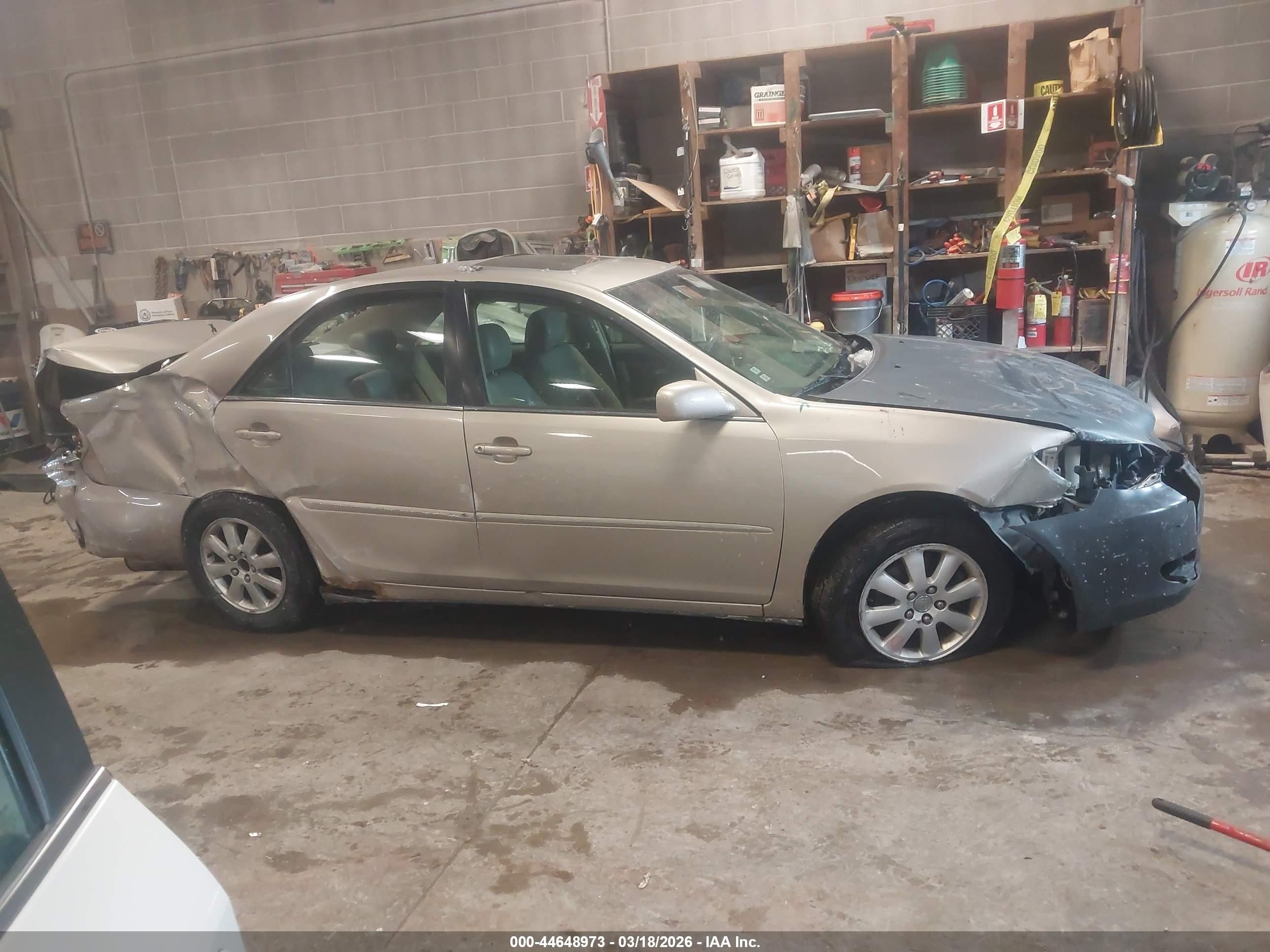2004 Toyota Camry Xle V6 Бежевый vin: 4T1BF32K74U588108