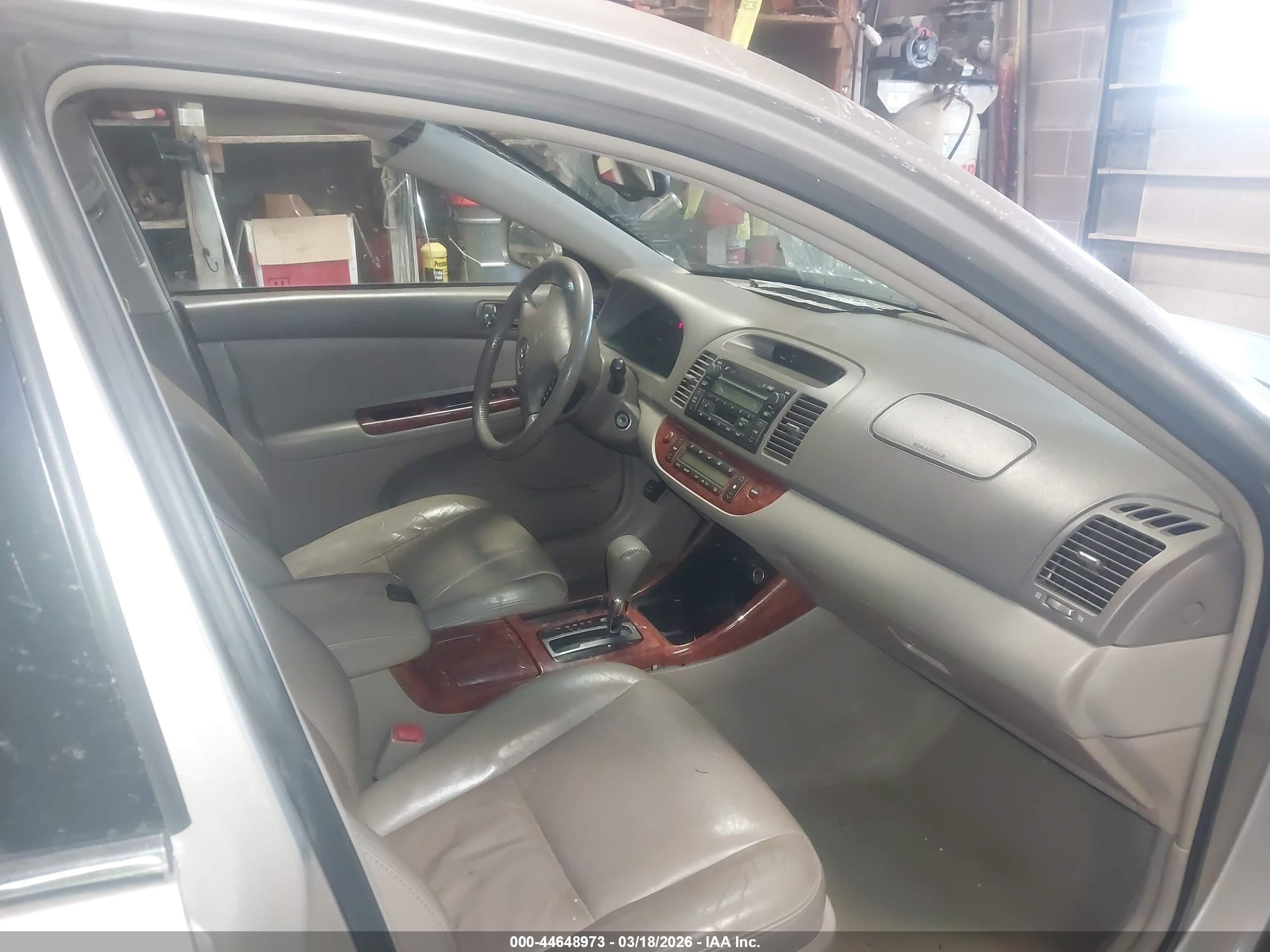 2004 Toyota Camry Xle V6 Бежевый vin: 4T1BF32K74U588108