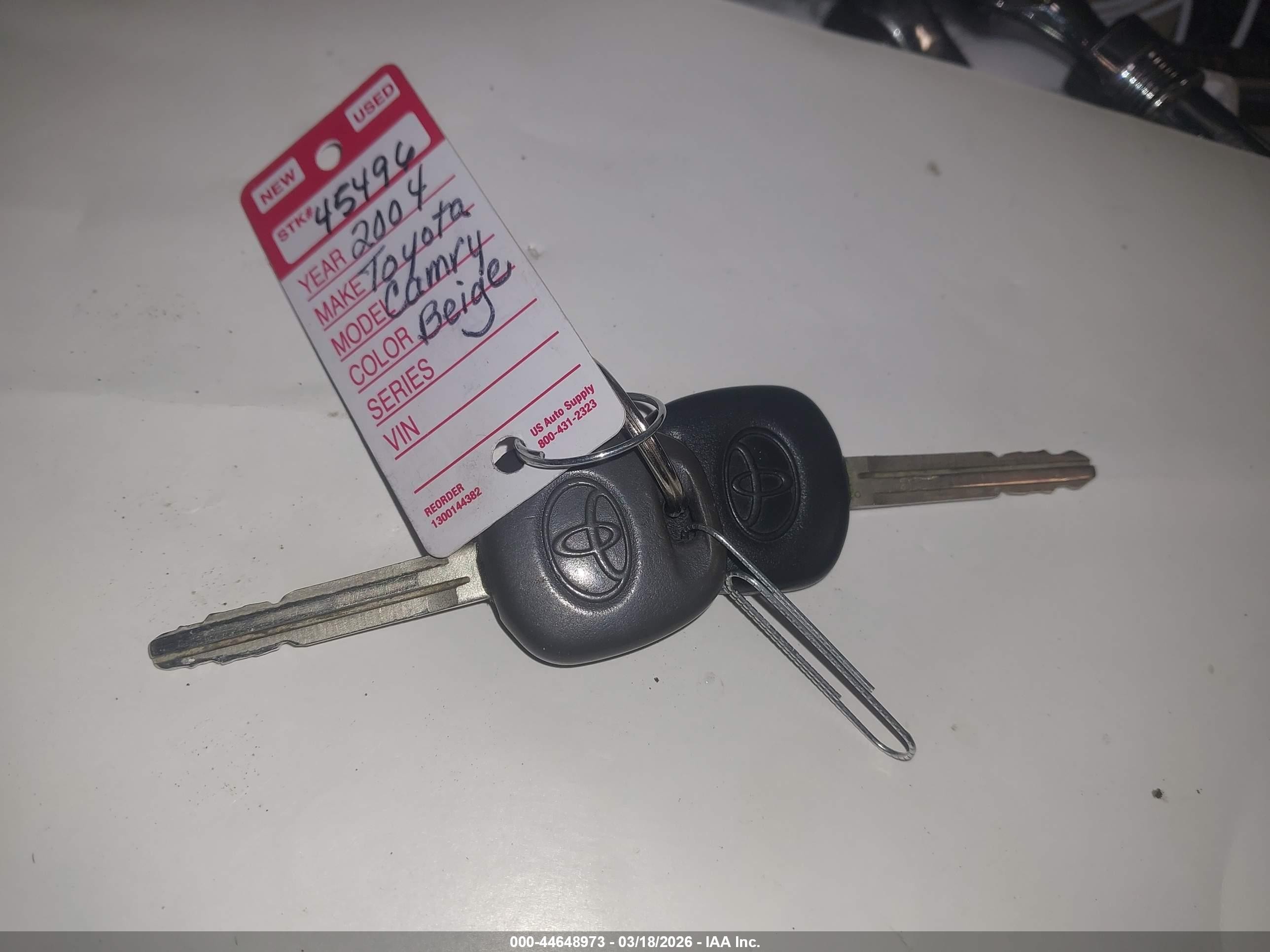 2004 Toyota Camry Xle V6 Бежевый vin: 4T1BF32K74U588108