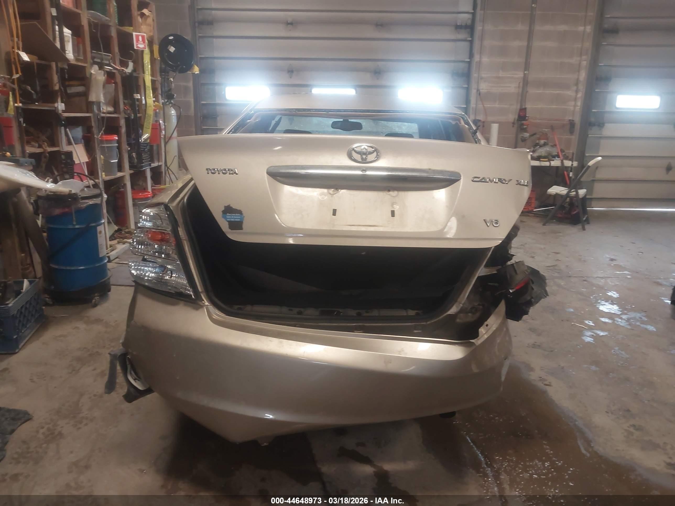 2004 Toyota Camry Xle V6 Бежевый vin: 4T1BF32K74U588108