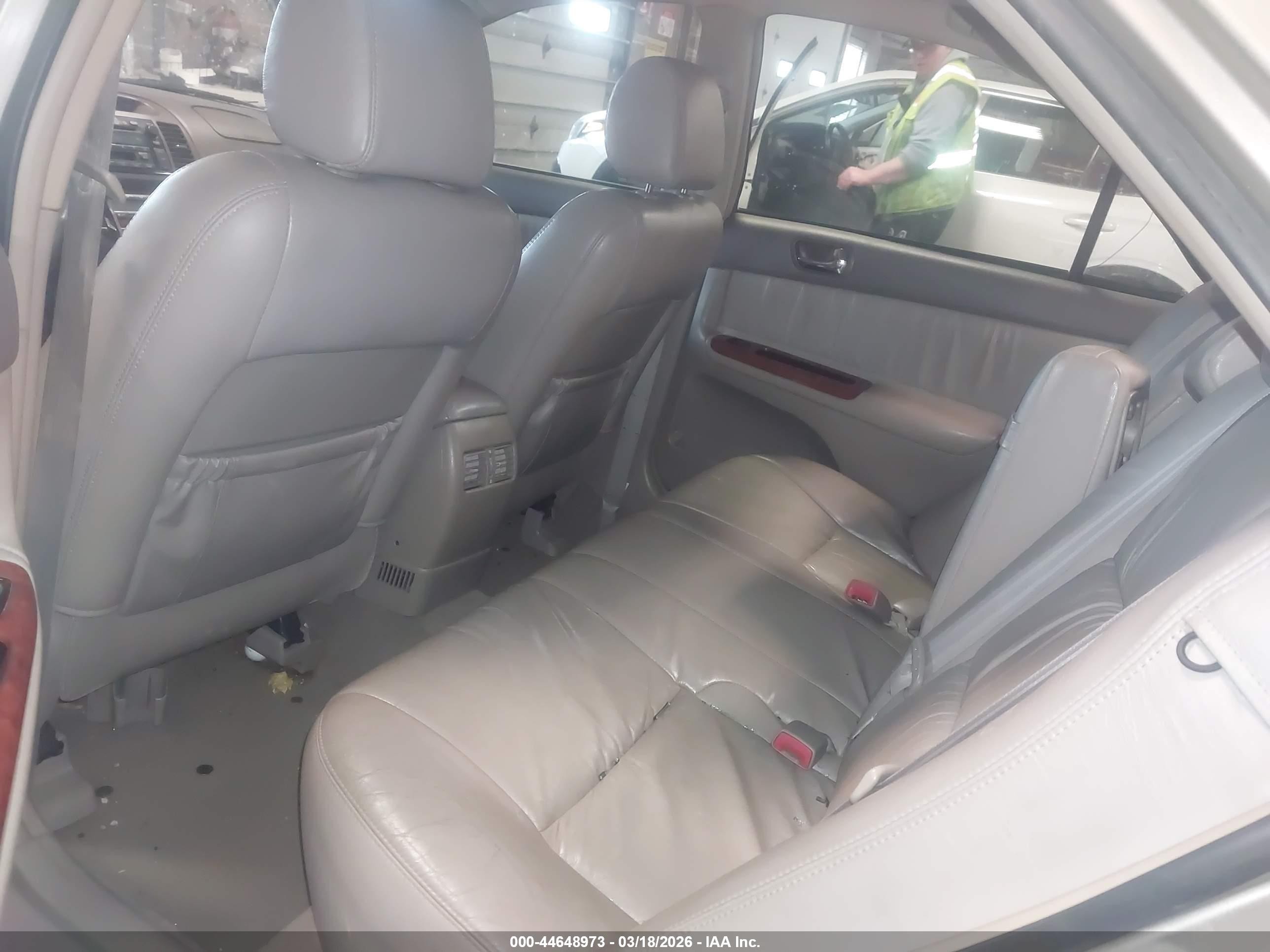 2004 Toyota Camry Xle V6 Бежевый vin: 4T1BF32K74U588108