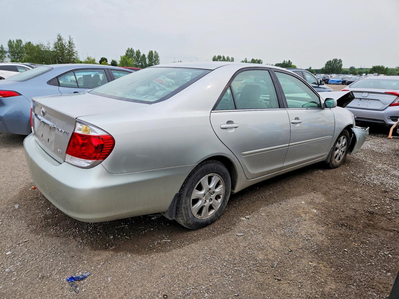 2005 Toyota Camry Le Silver vin: 4T1BF32K75U602199