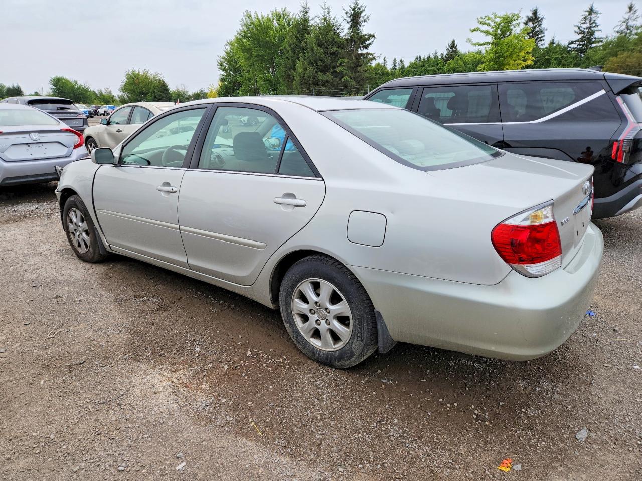 2005 Toyota Camry Le Silver vin: 4T1BF32K75U602199