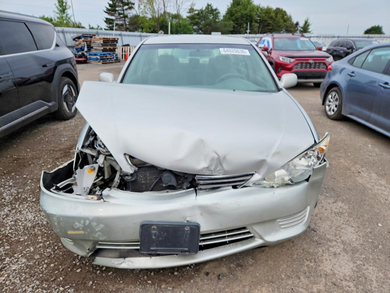 2005 Toyota Camry Le Silver vin: 4T1BF32K75U602199