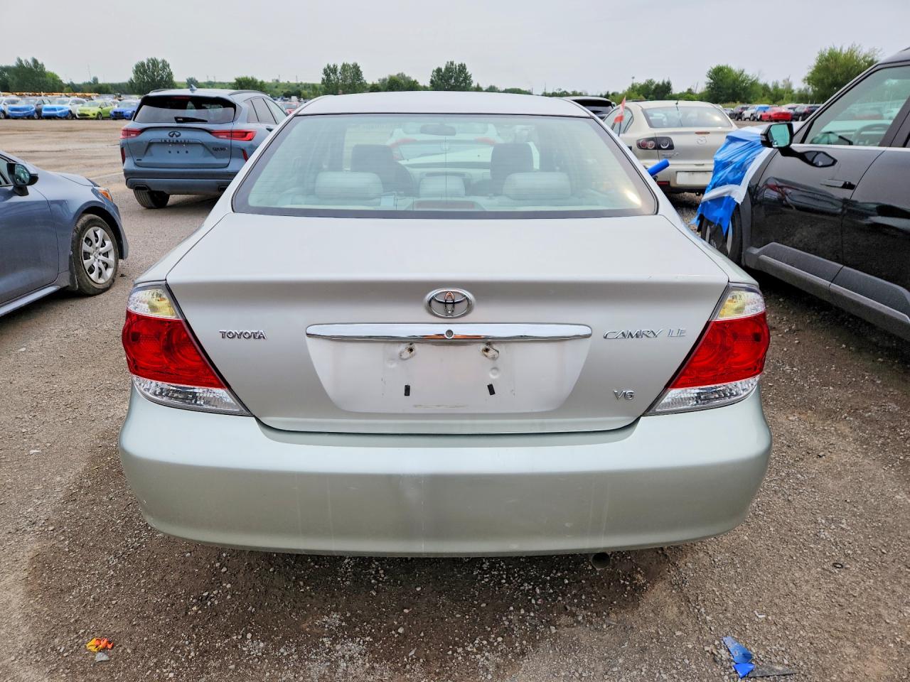 2005 Toyota Camry Le Silver vin: 4T1BF32K75U602199