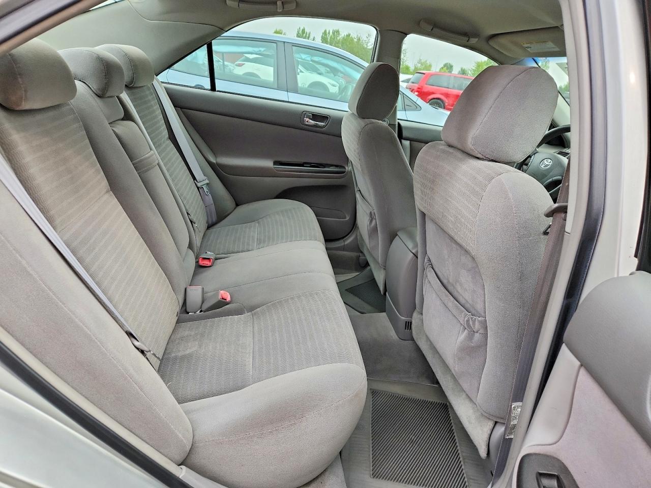 2005 Toyota Camry Le Silver vin: 4T1BF32K75U602199