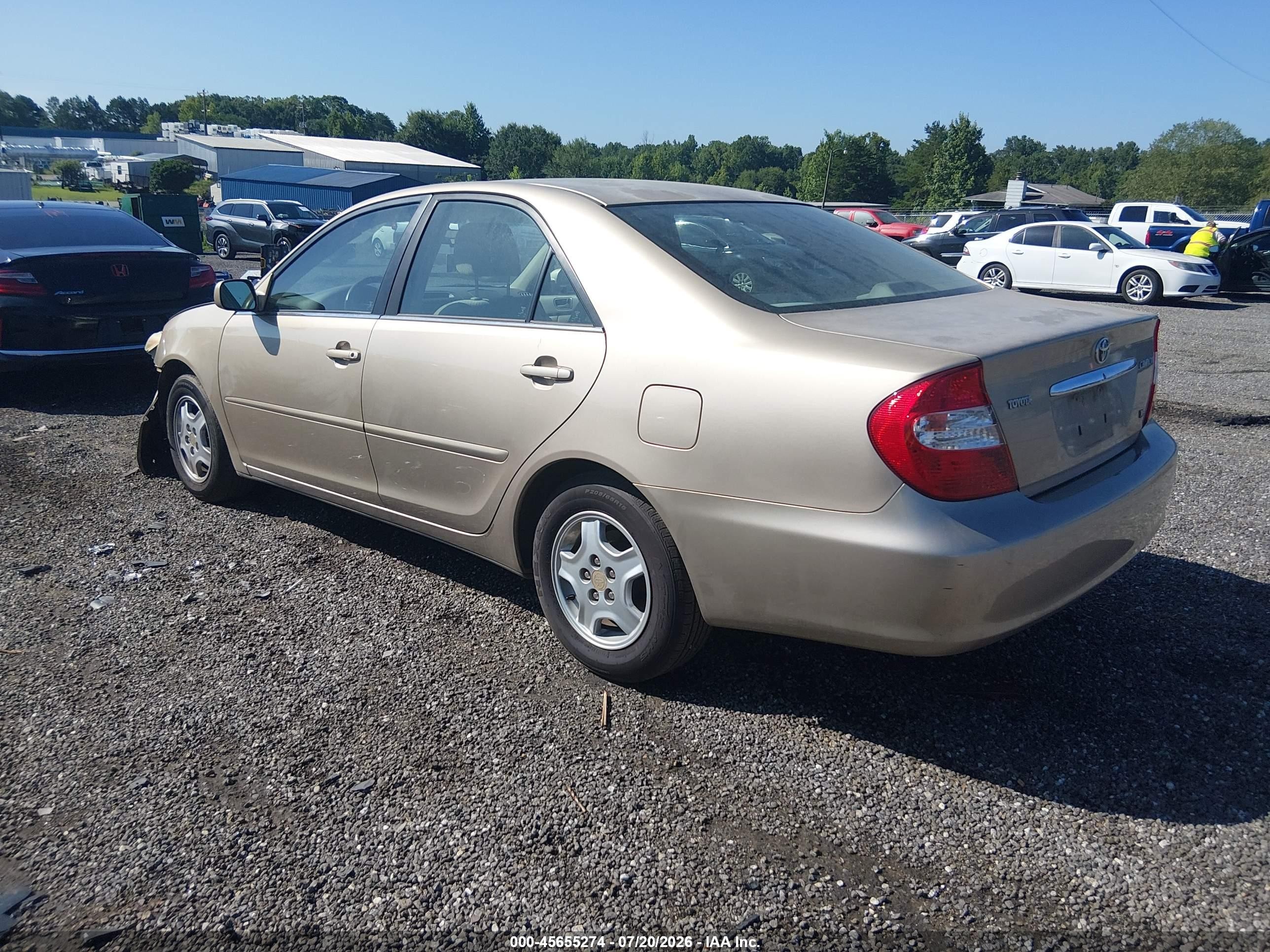 2002 Toyota Camry Le Gold vin: 4T1BF32K82U031074