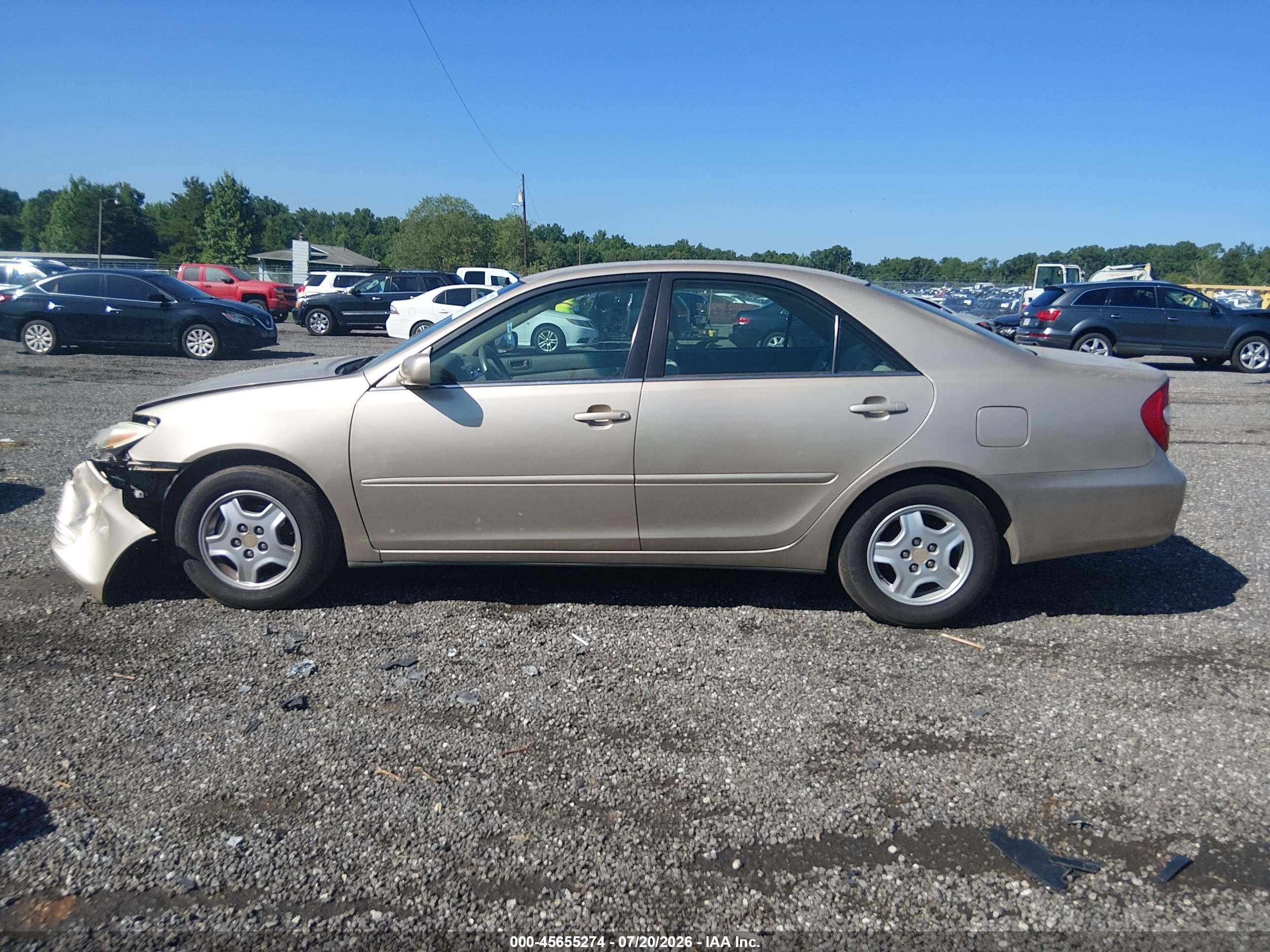 2002 Toyota Camry Le Gold vin: 4T1BF32K82U031074