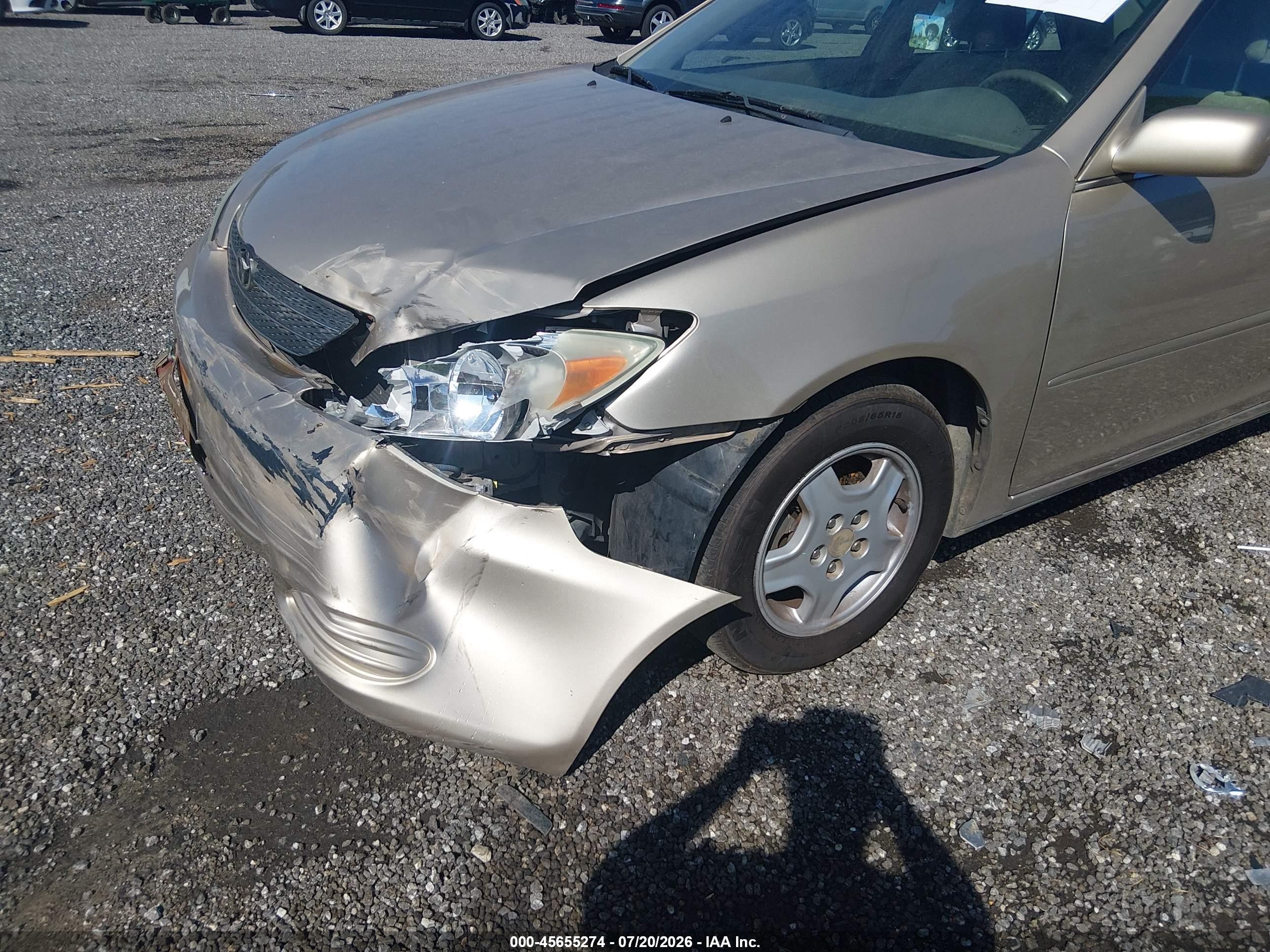 2002 Toyota Camry Le Gold vin: 4T1BF32K82U031074