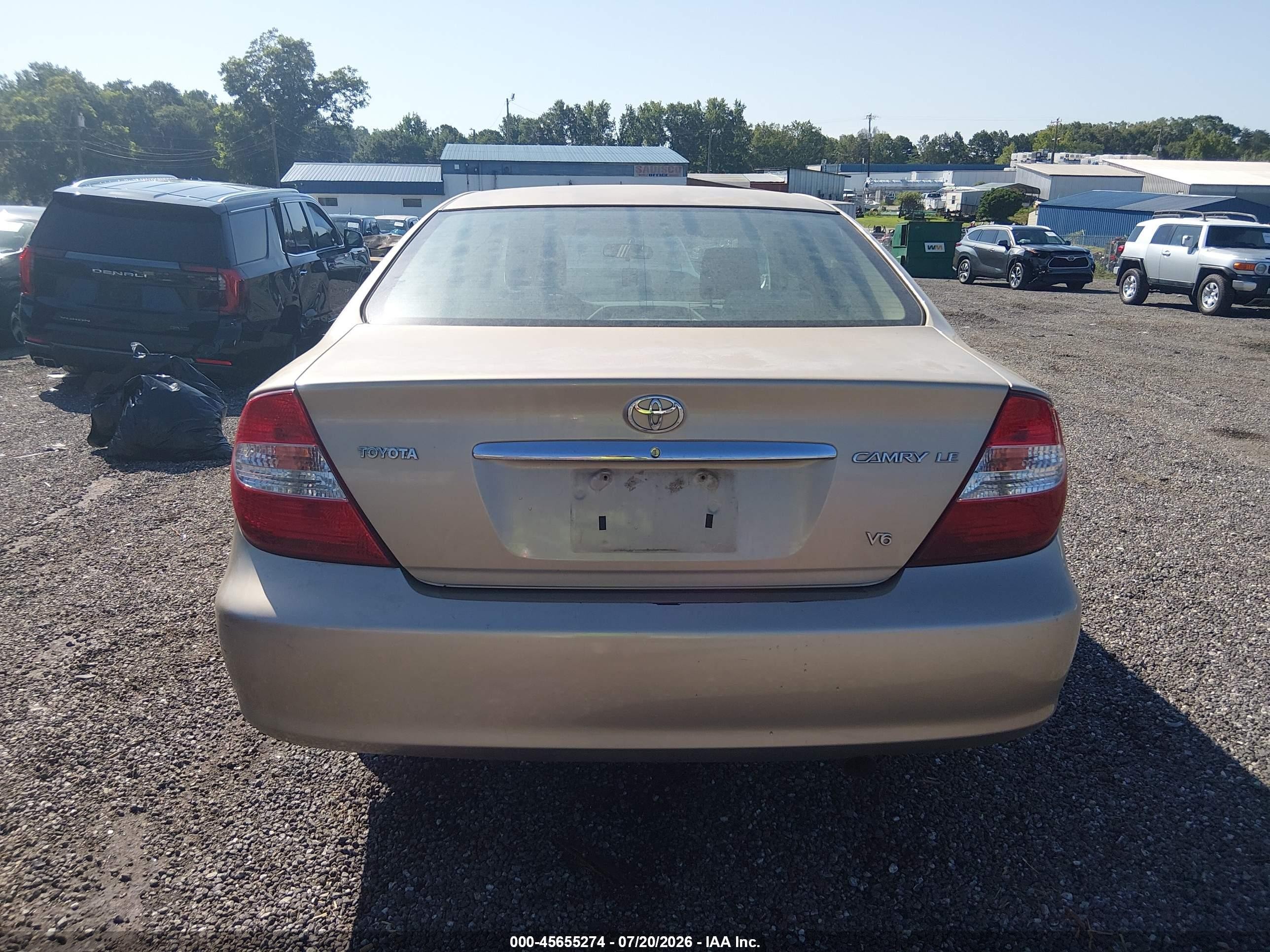 2002 Toyota Camry Le Gold vin: 4T1BF32K82U031074