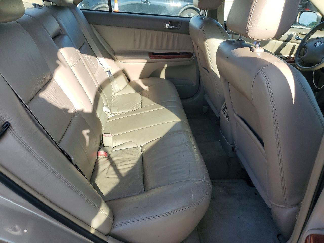 2002 Toyota Camry Xle V6 Gold vin: 4T1BF32K82U530036