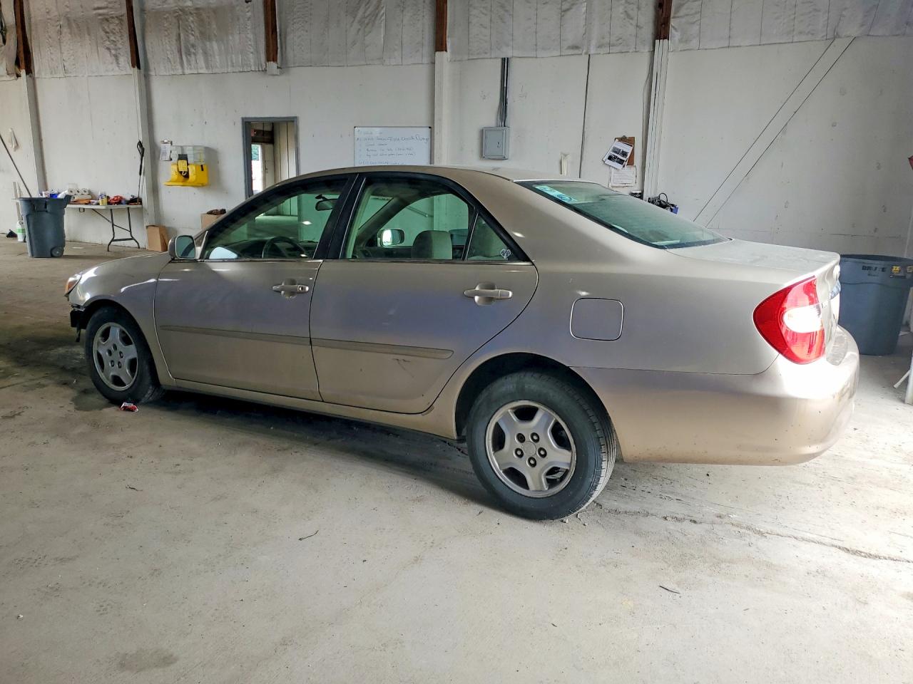 2003 Toyota Camry Le V6 Gold vin: 4T1BF32K83U044845