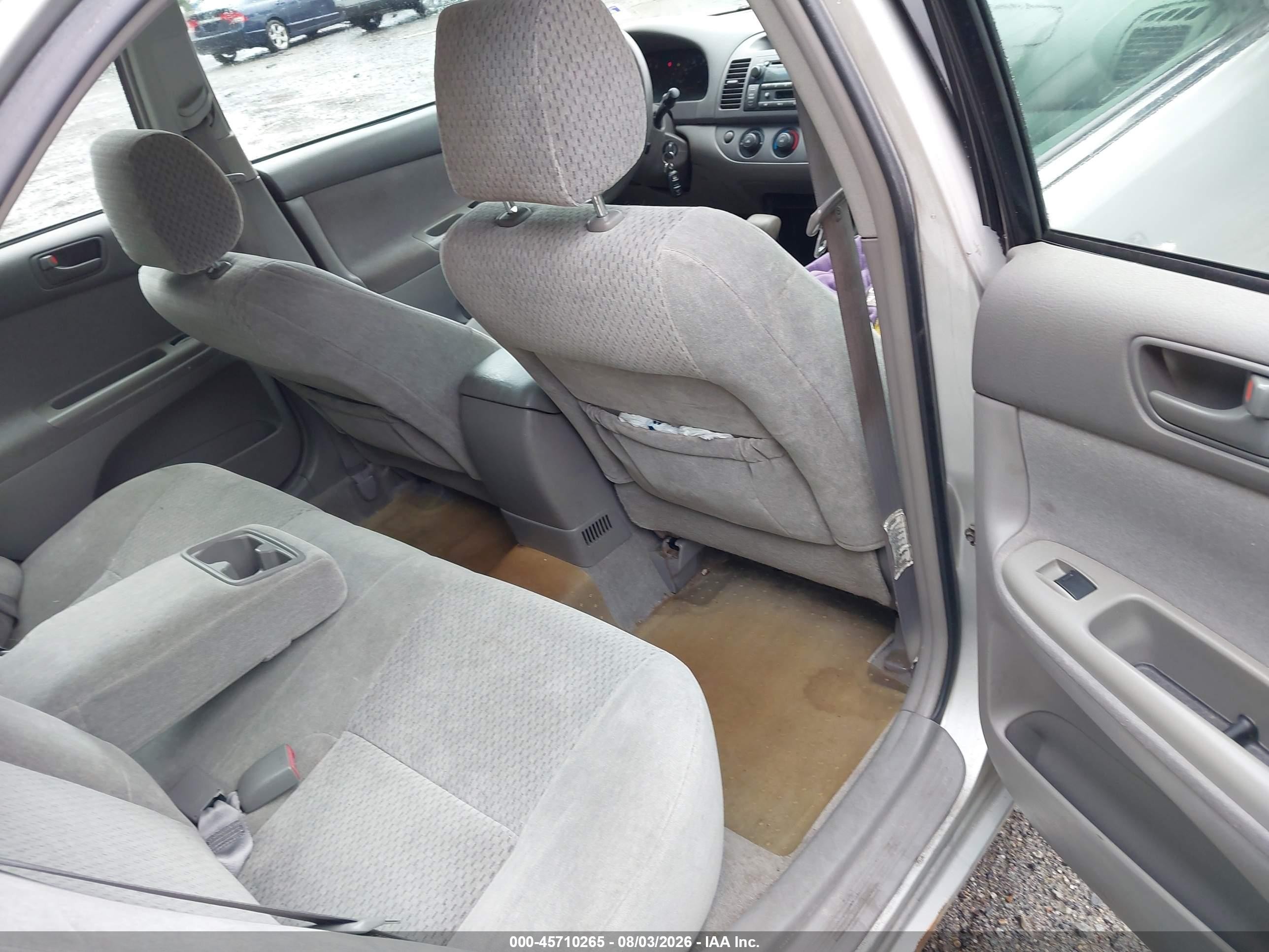 2004 Toyota Camry Le V6 Gold vin: 4T1BF32K84U067902