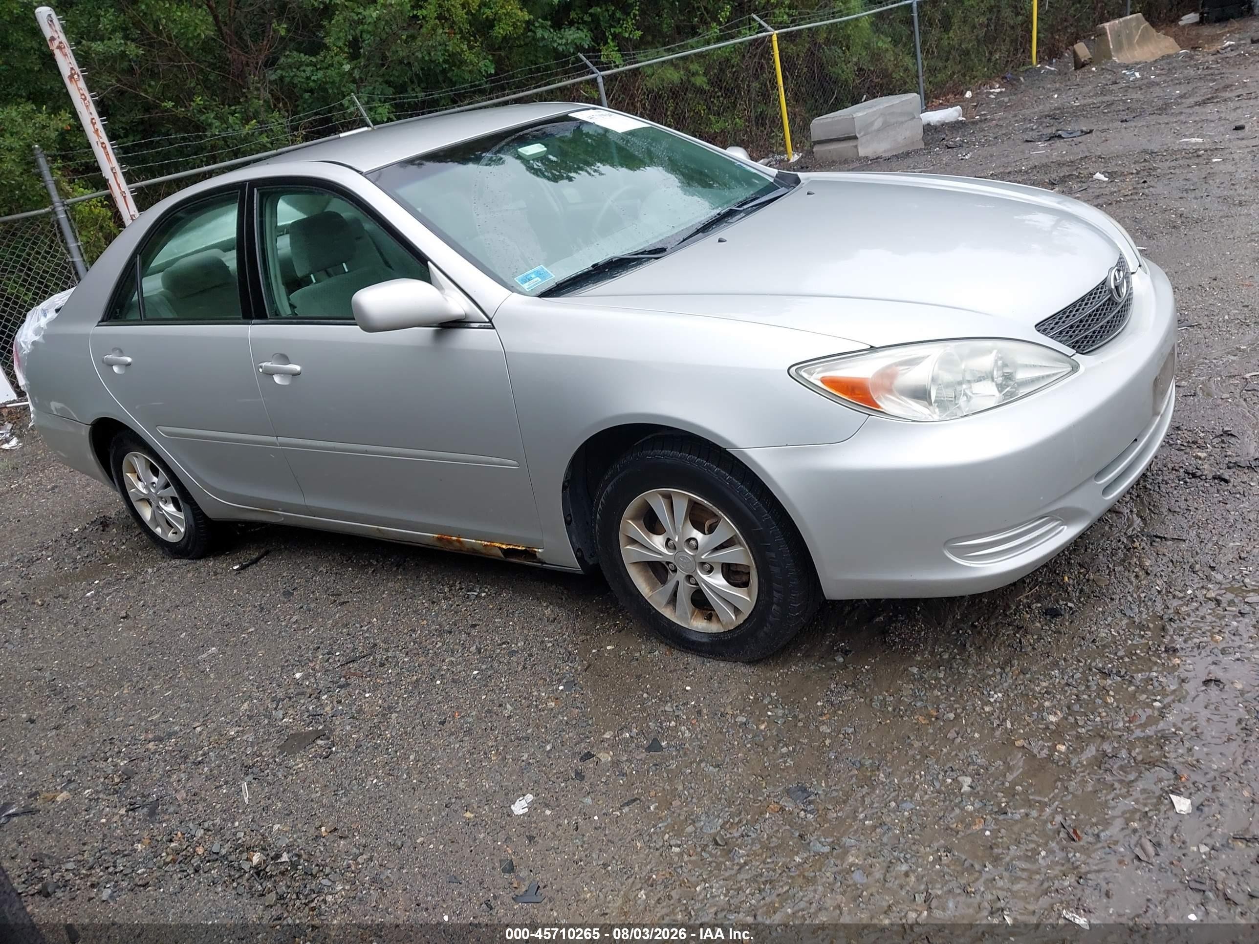 2004 Toyota Camry Le V6 Gold vin: 4T1BF32K84U067902